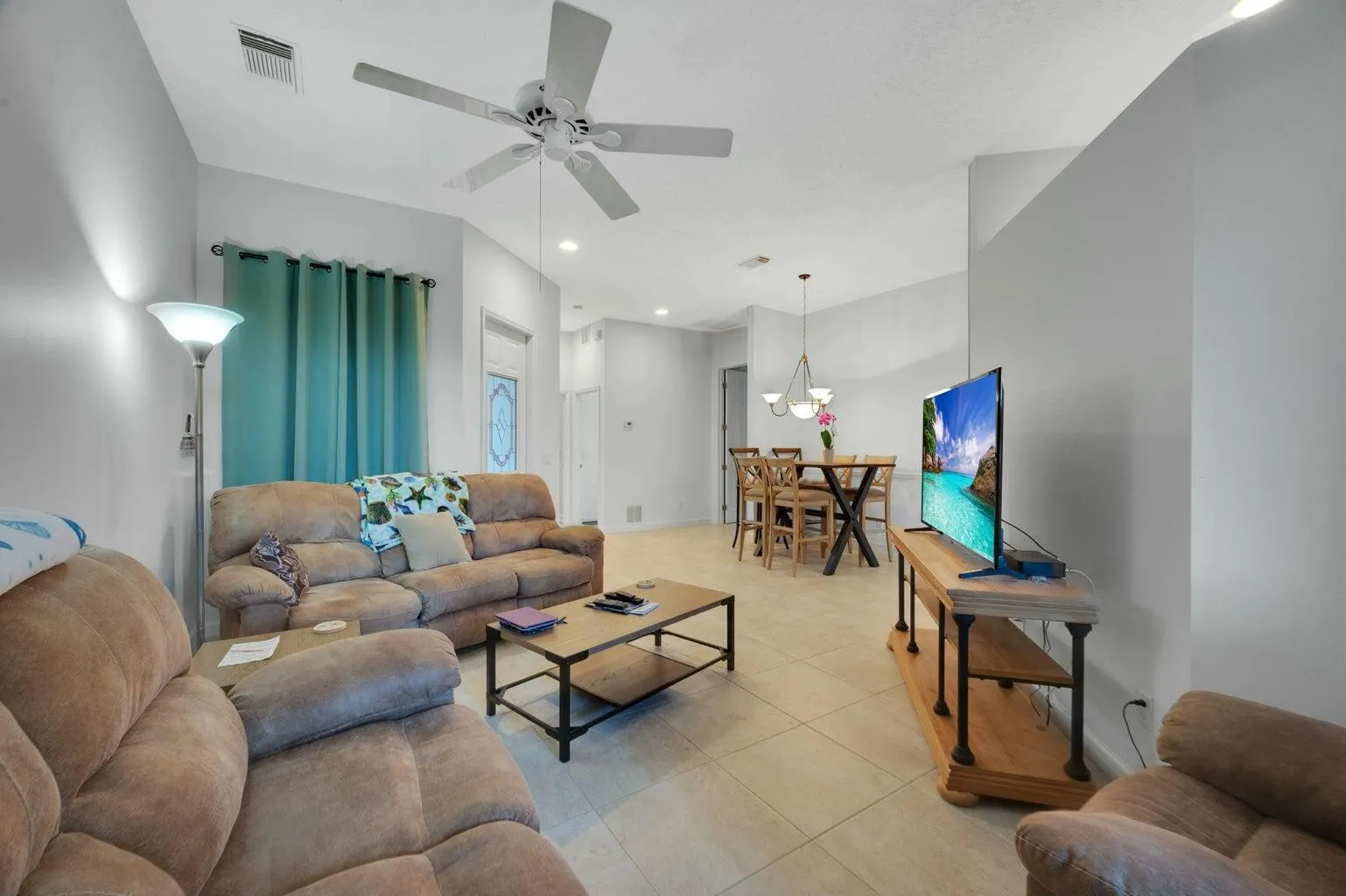422 SW Horseshoe Bay