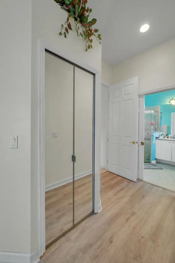 422 SW Horseshoe Bay