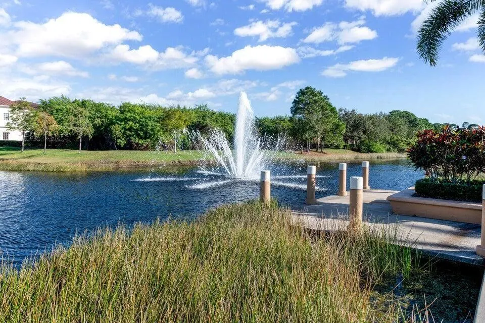 422 SW Horseshoe Bay