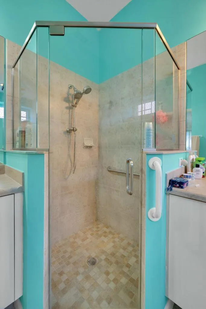 422 SW Horseshoe Bay