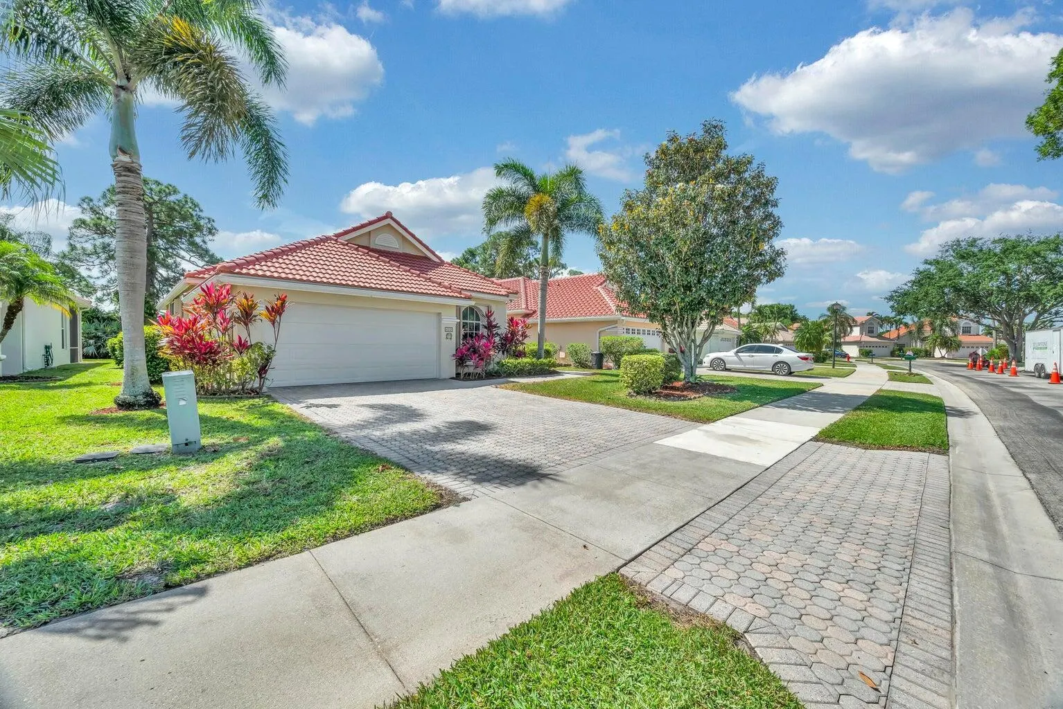 422 SW Horseshoe Bay