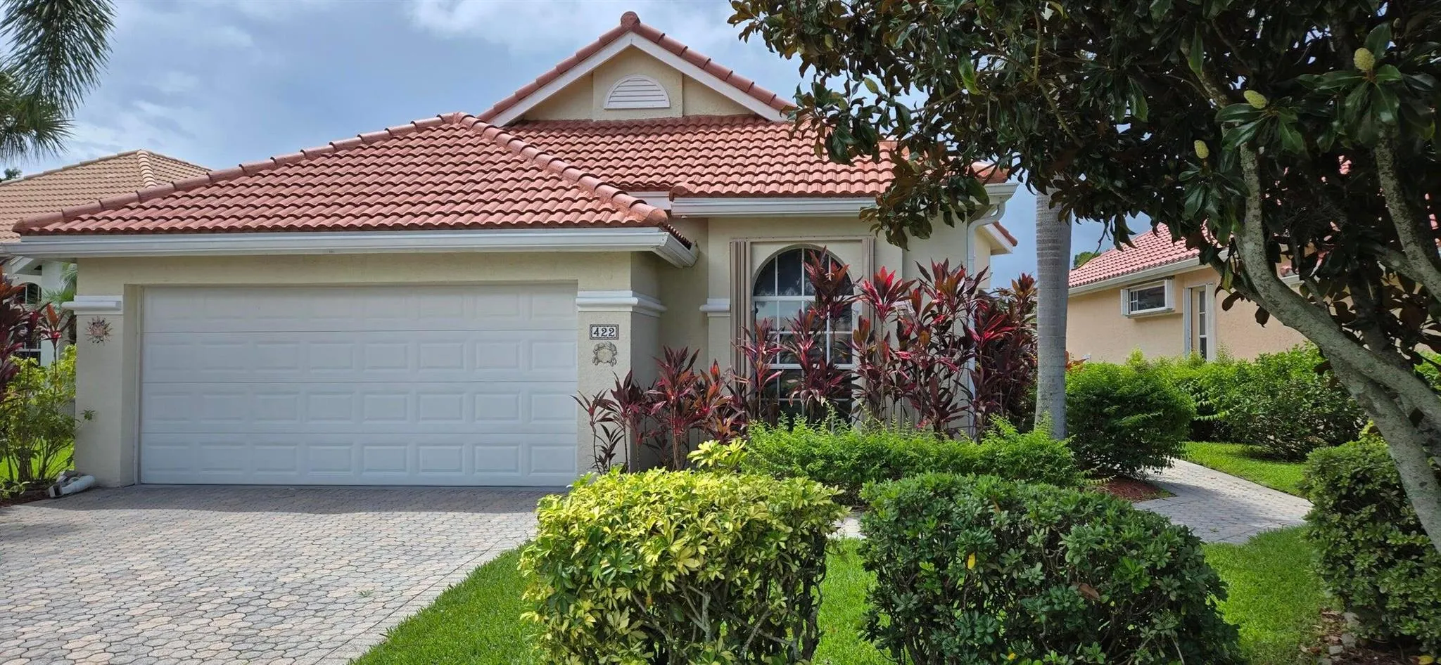 422 SW Horseshoe Bay