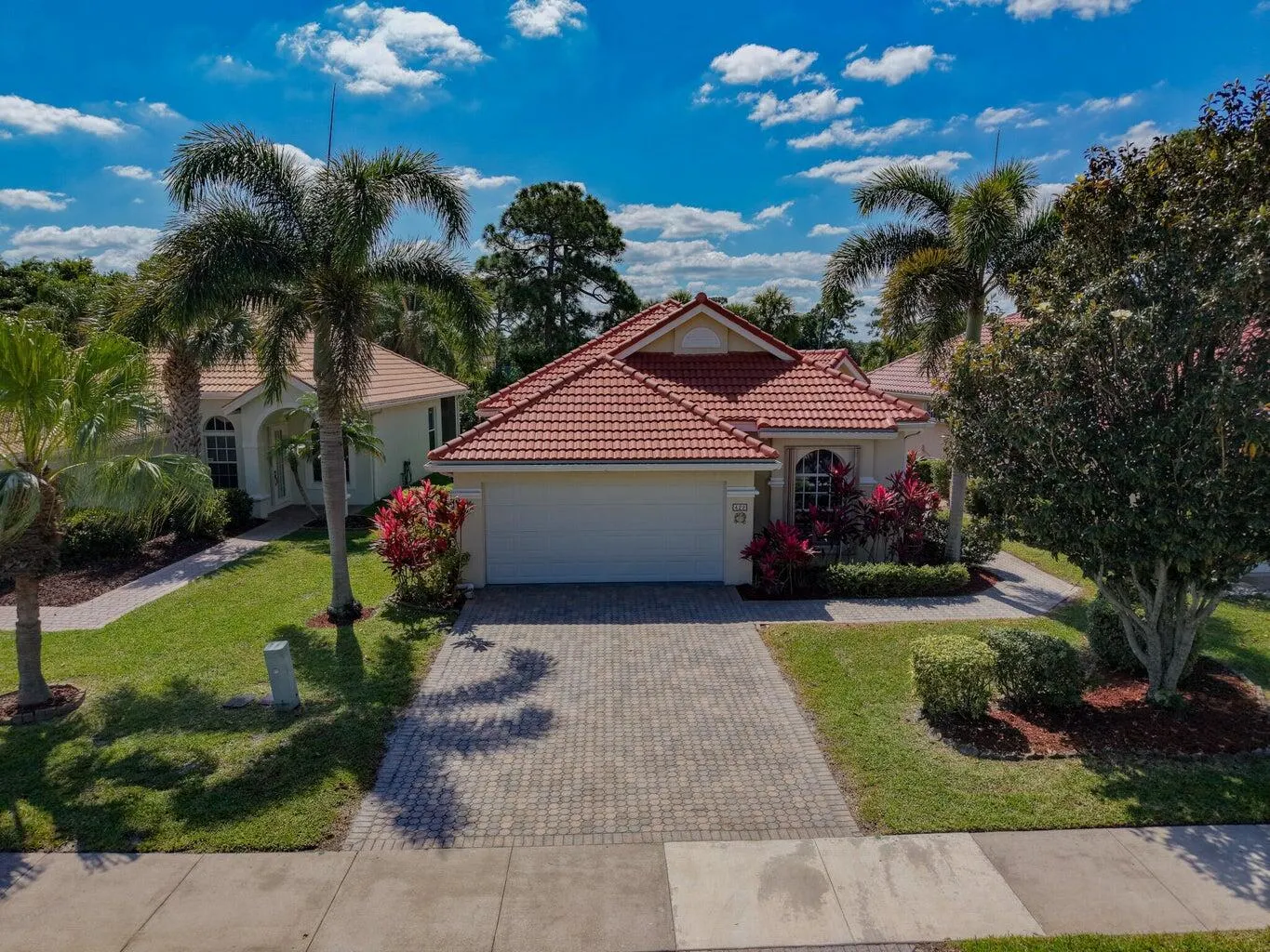 422 SW Horseshoe Bay