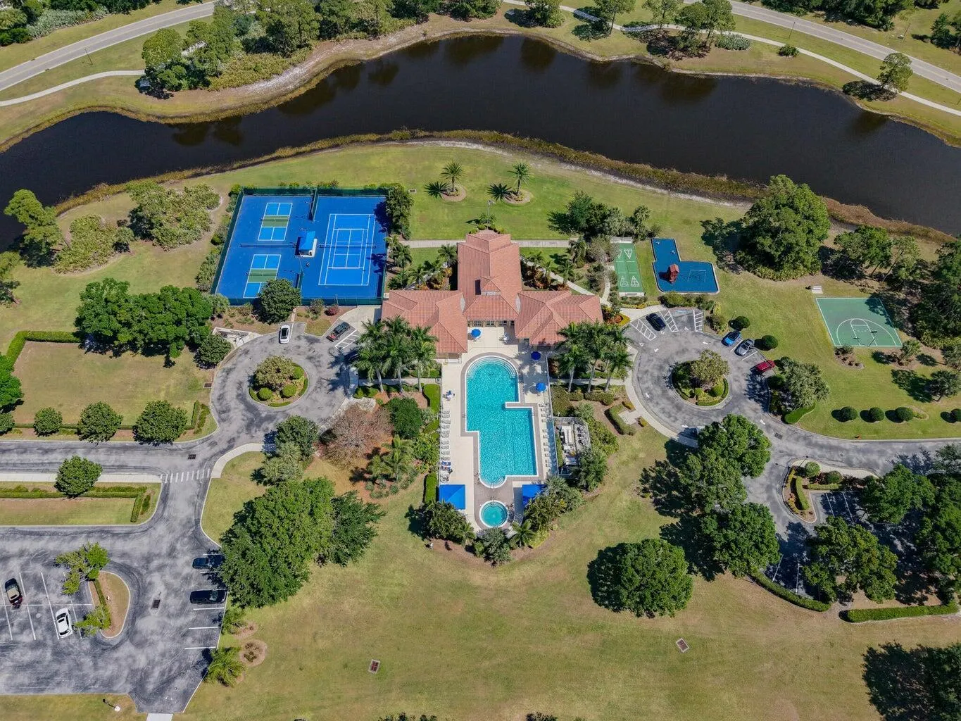 422 SW Horseshoe Bay
