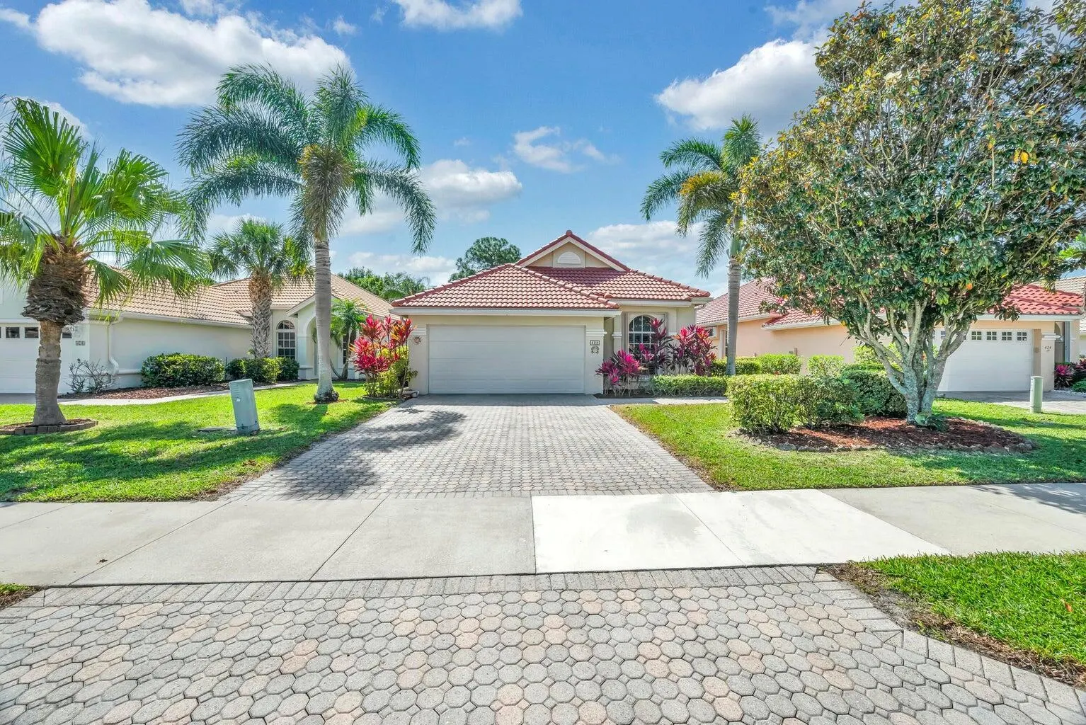 422 SW Horseshoe Bay
