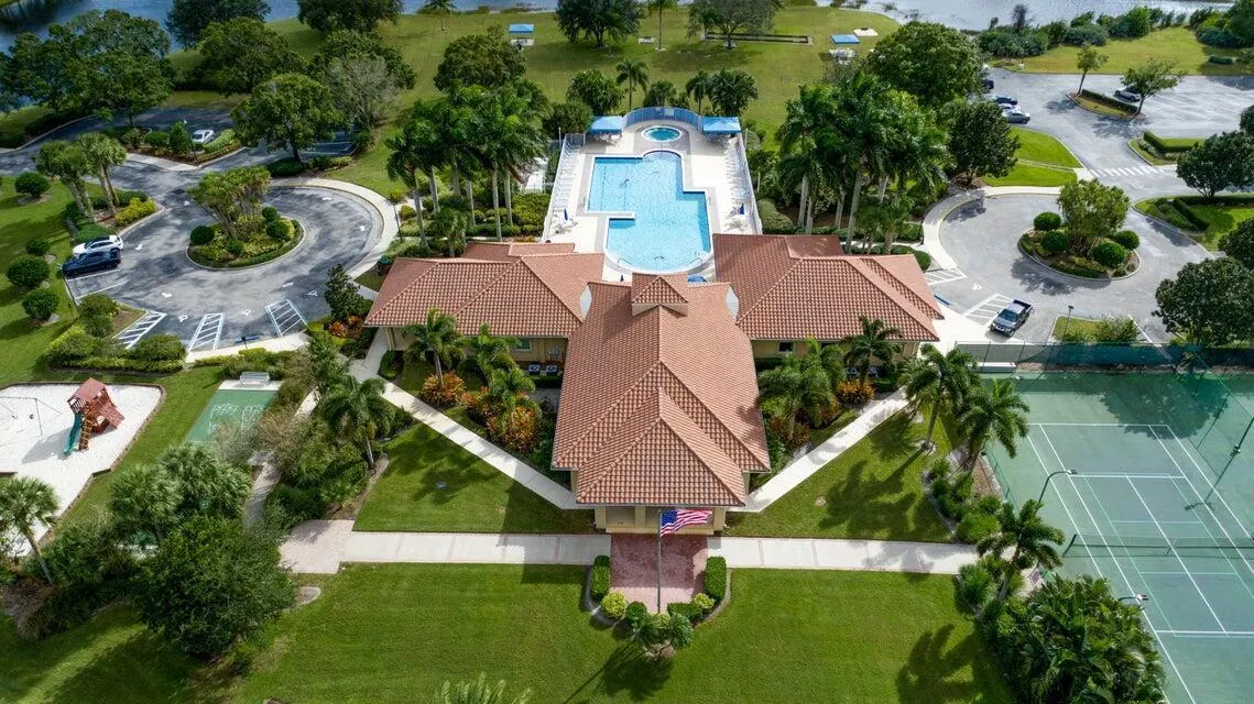 422 SW Horseshoe Bay