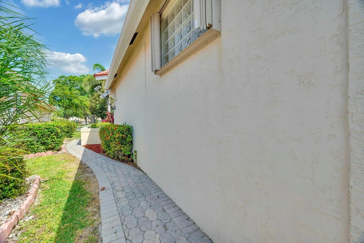 422 SW Horseshoe Bay