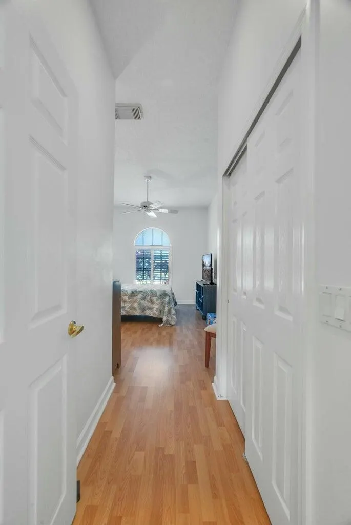 422 SW Horseshoe Bay