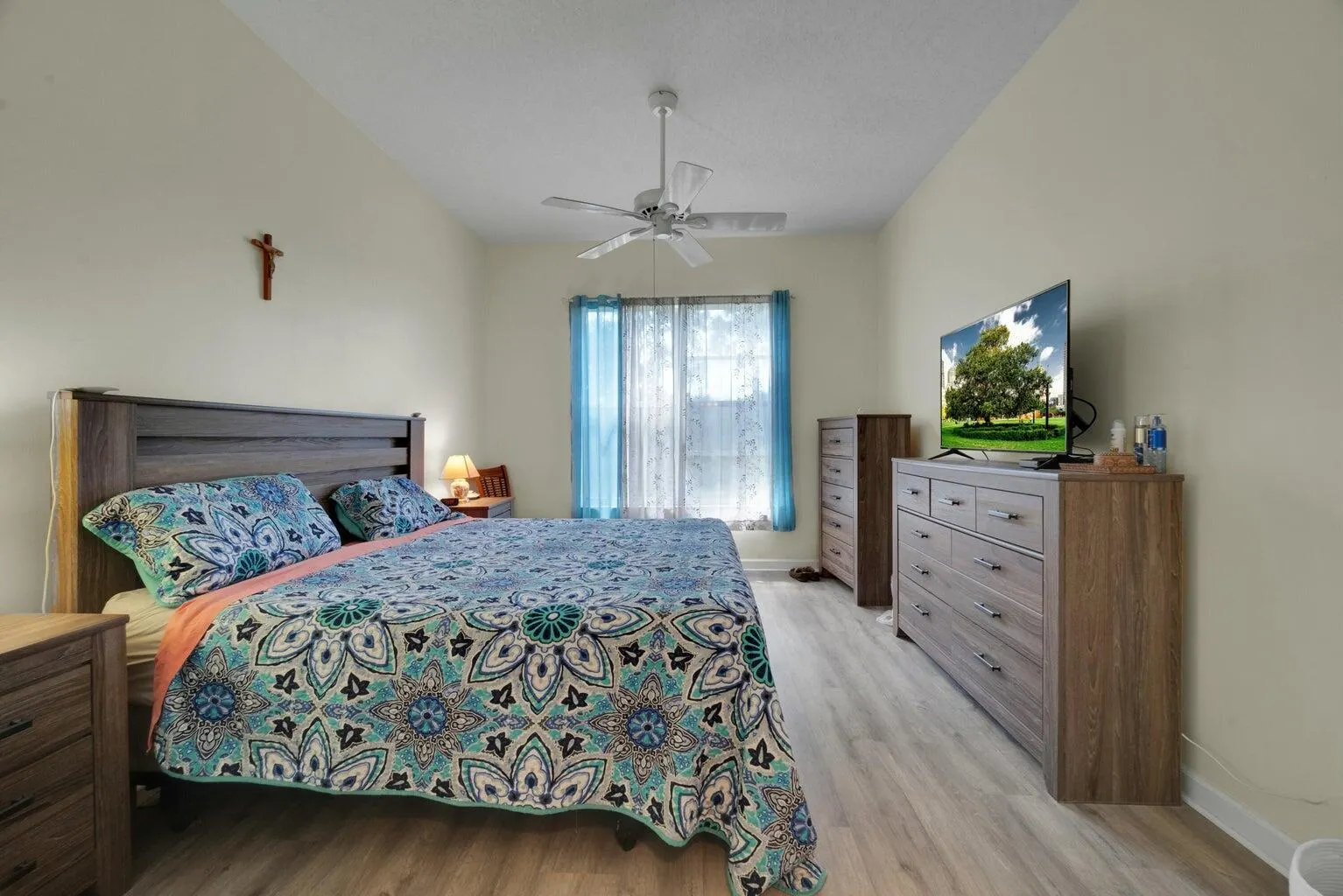 422 SW Horseshoe Bay