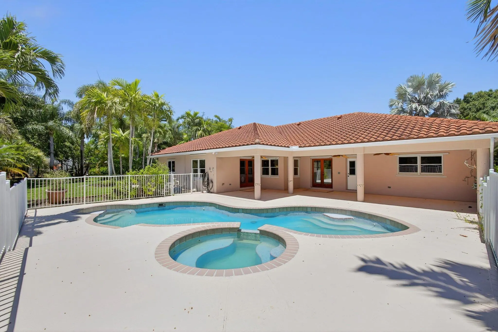 4881 SW Lake Grove Circle