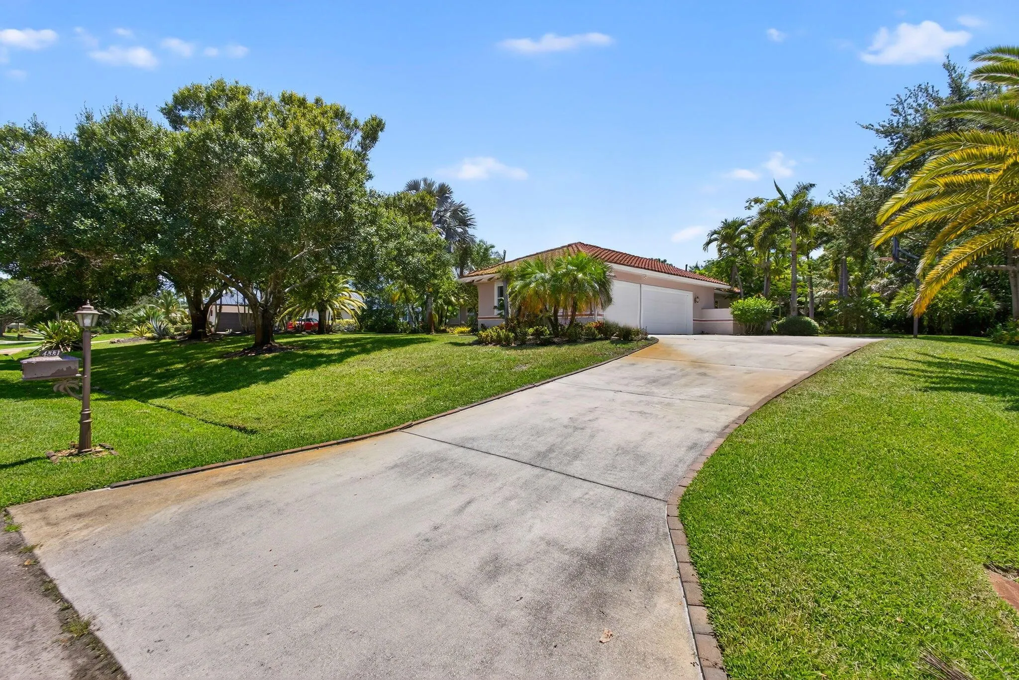 4881 SW Lake Grove Circle