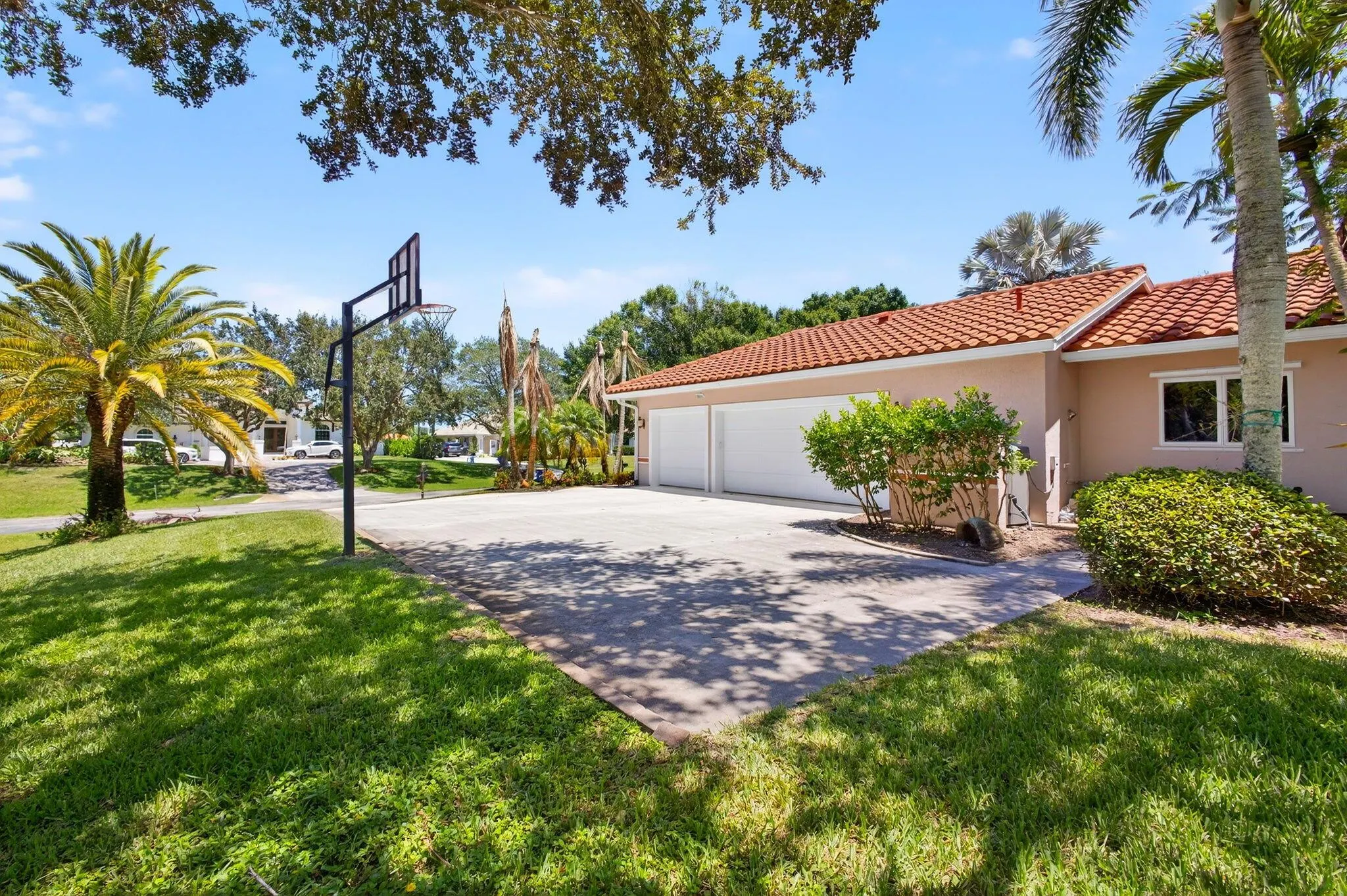 4881 SW Lake Grove Circle