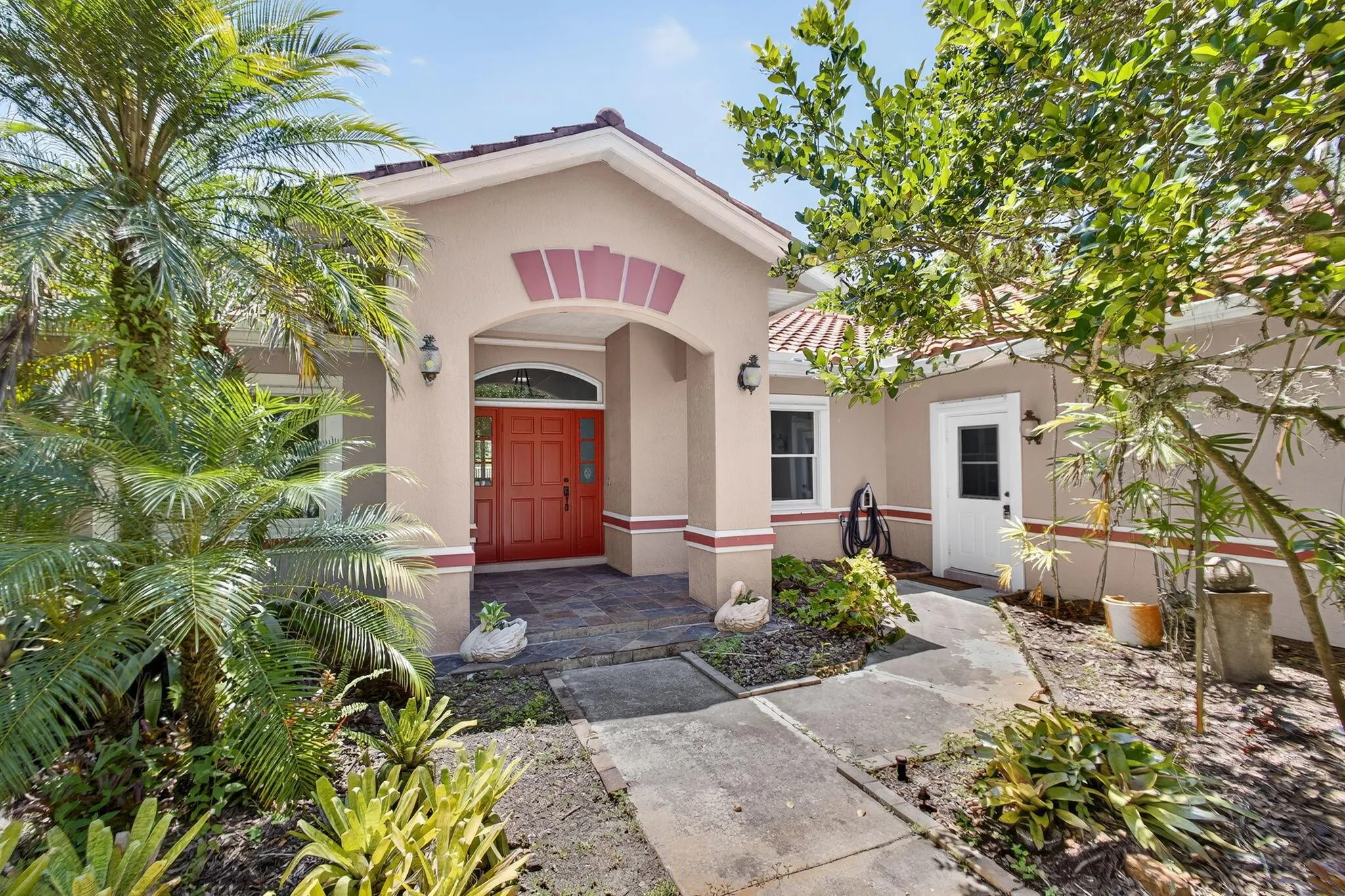 4881 SW Lake Grove Circle