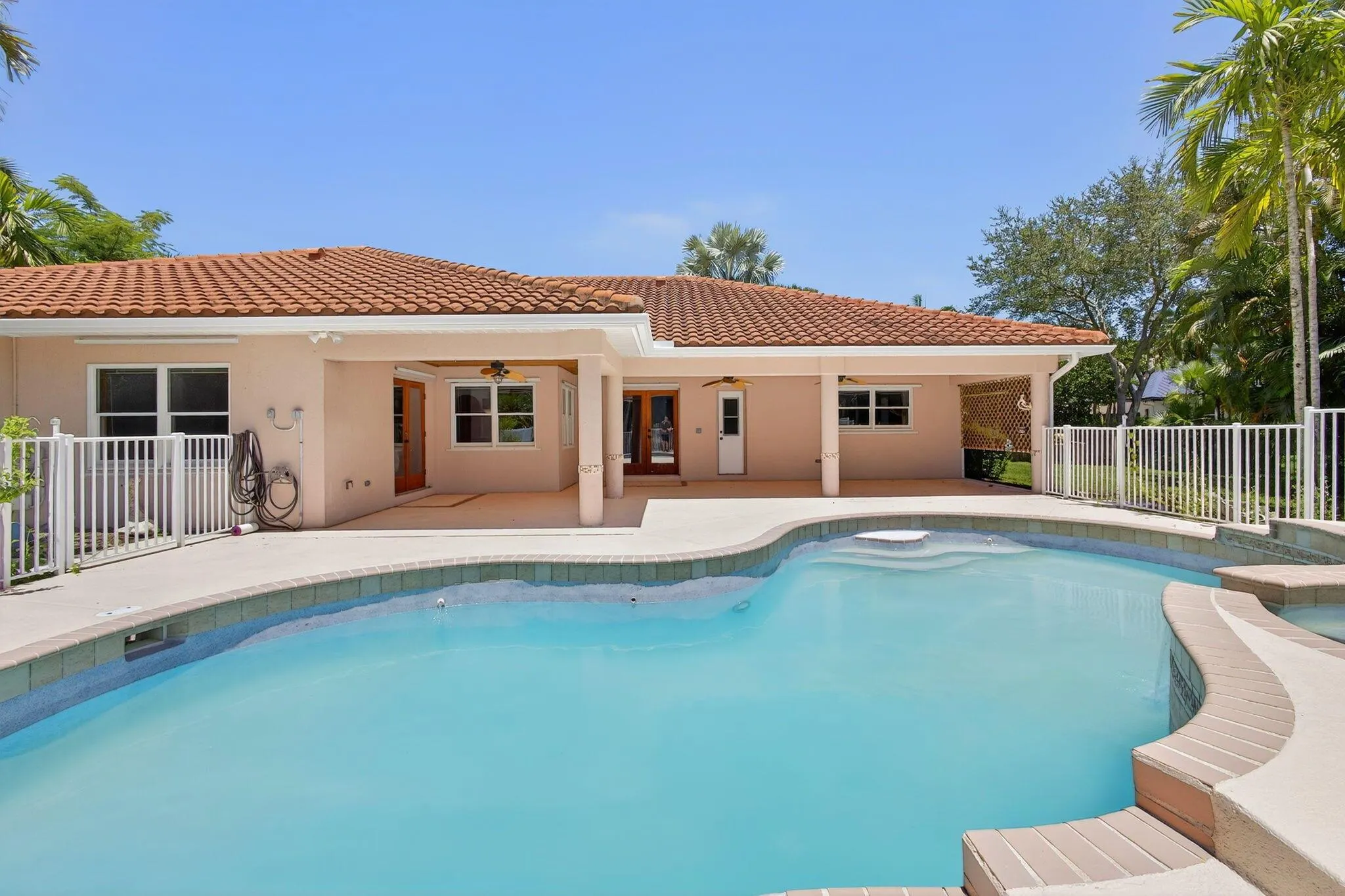 4881 SW Lake Grove Circle