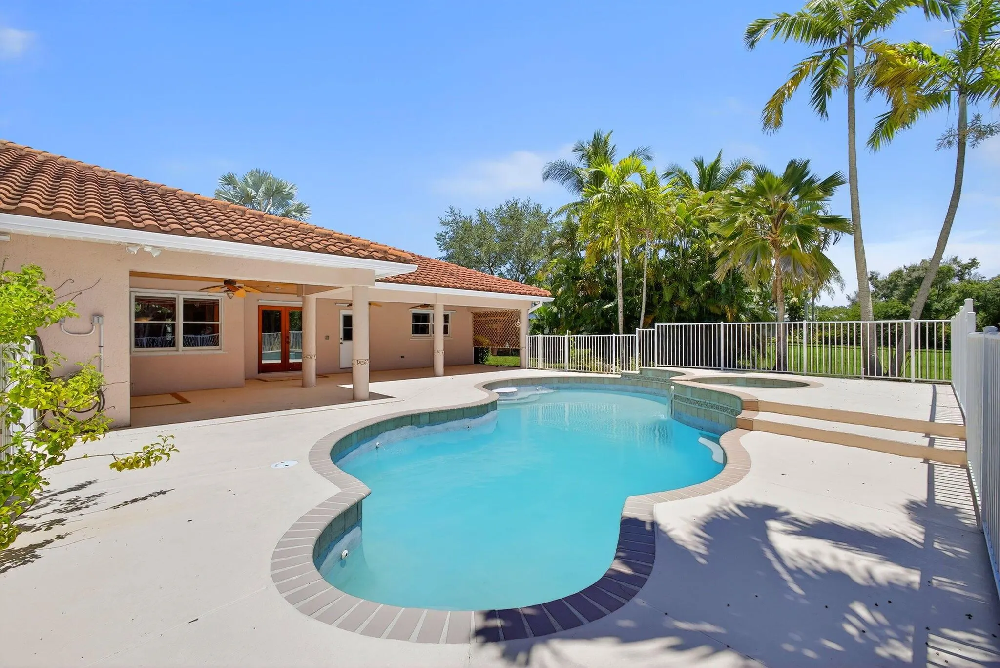 4881 SW Lake Grove Circle