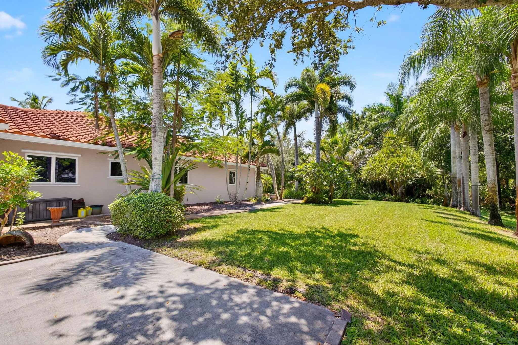 4881 SW Lake Grove Circle