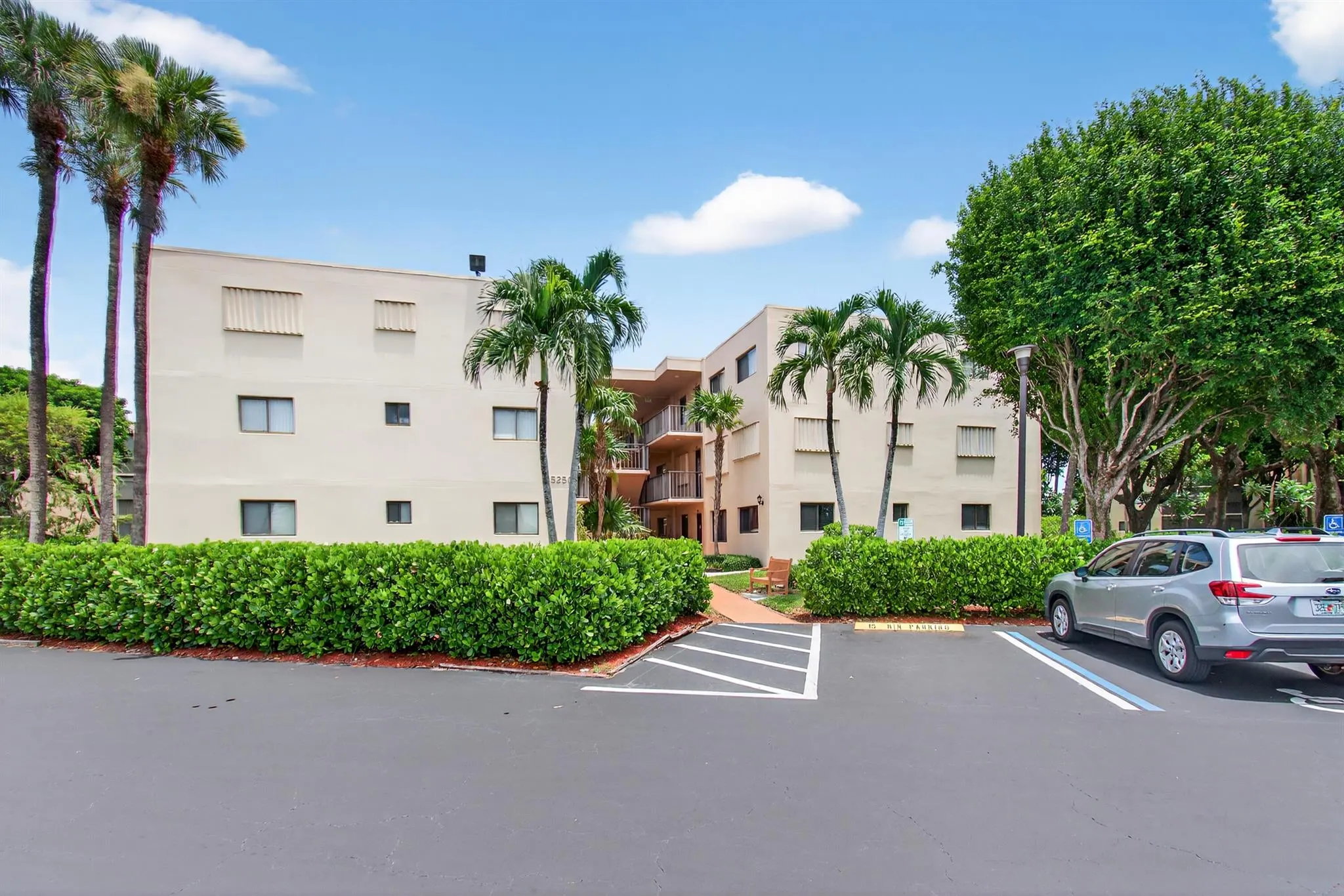 5250 Las Verdes Circle, #313