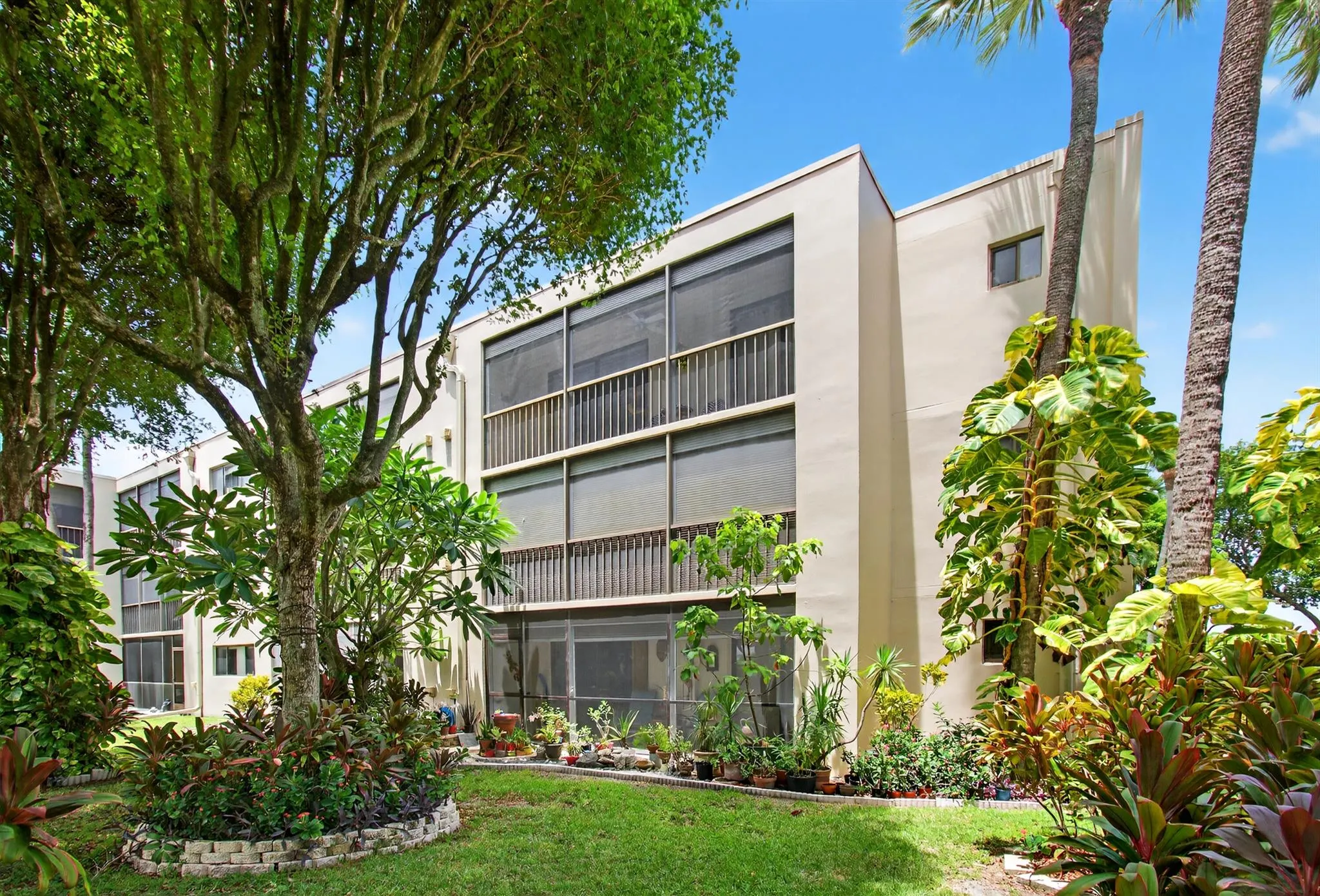 5250 Las Verdes Circle, #313
