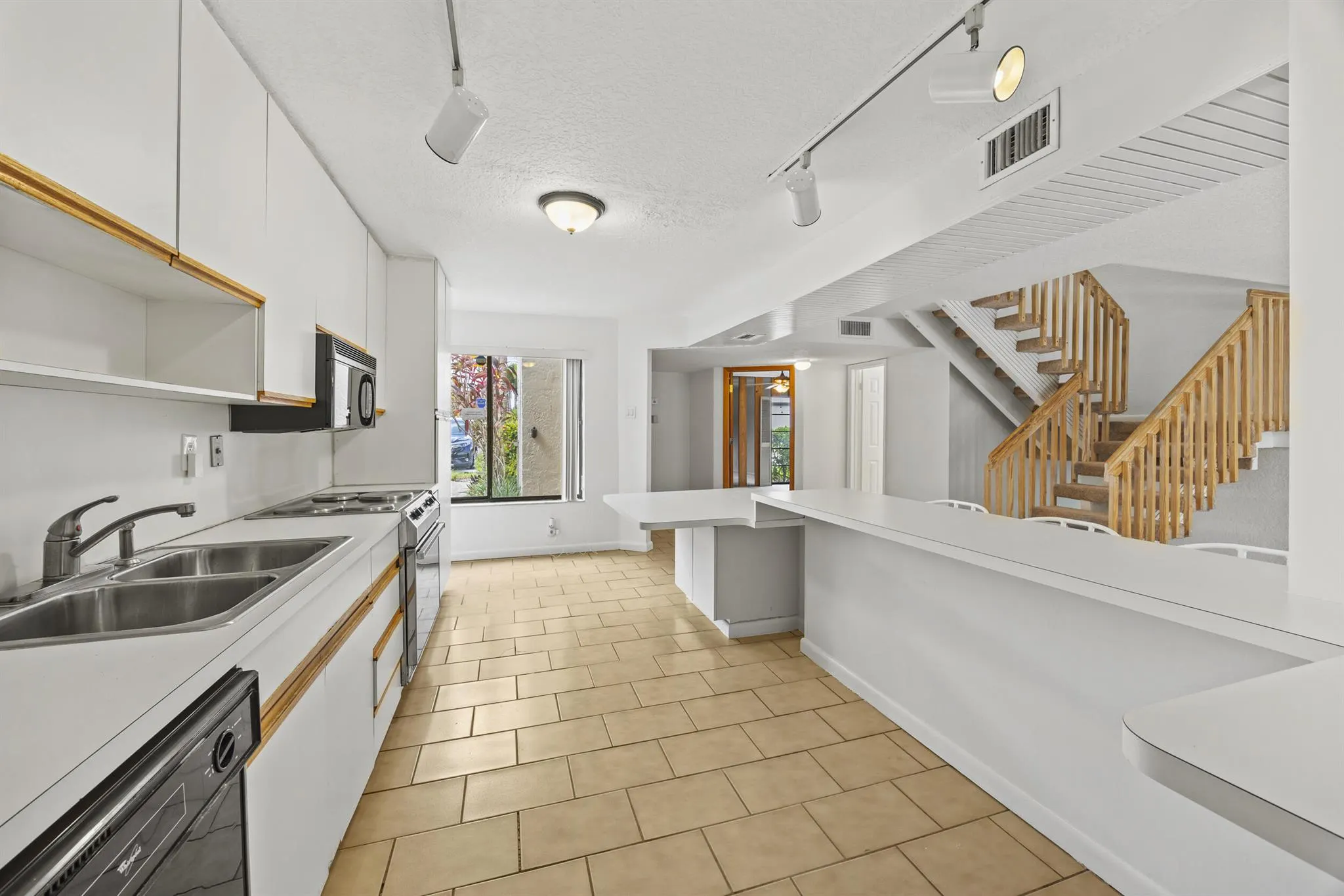 9713 N New River Canal Road, #304