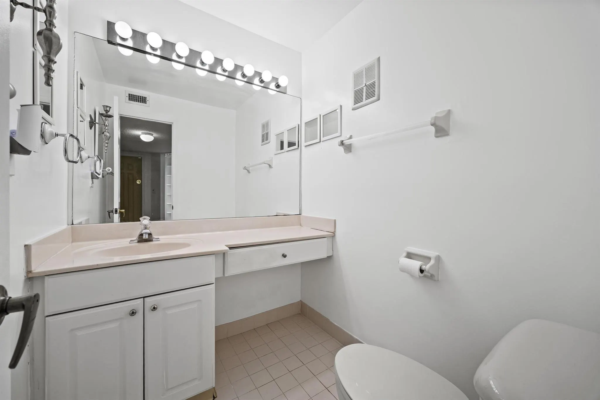 9713 N New River Canal Road, #304