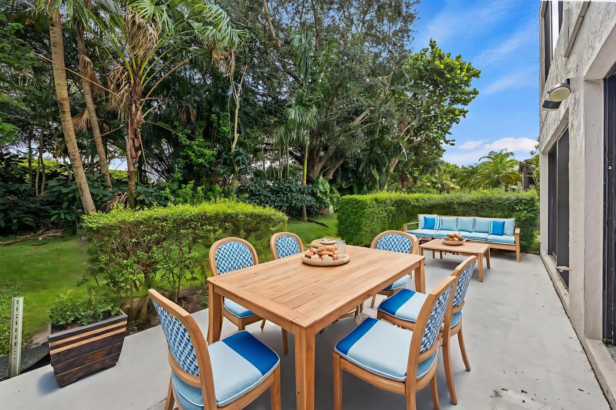 9713 N New River Canal Road, #304