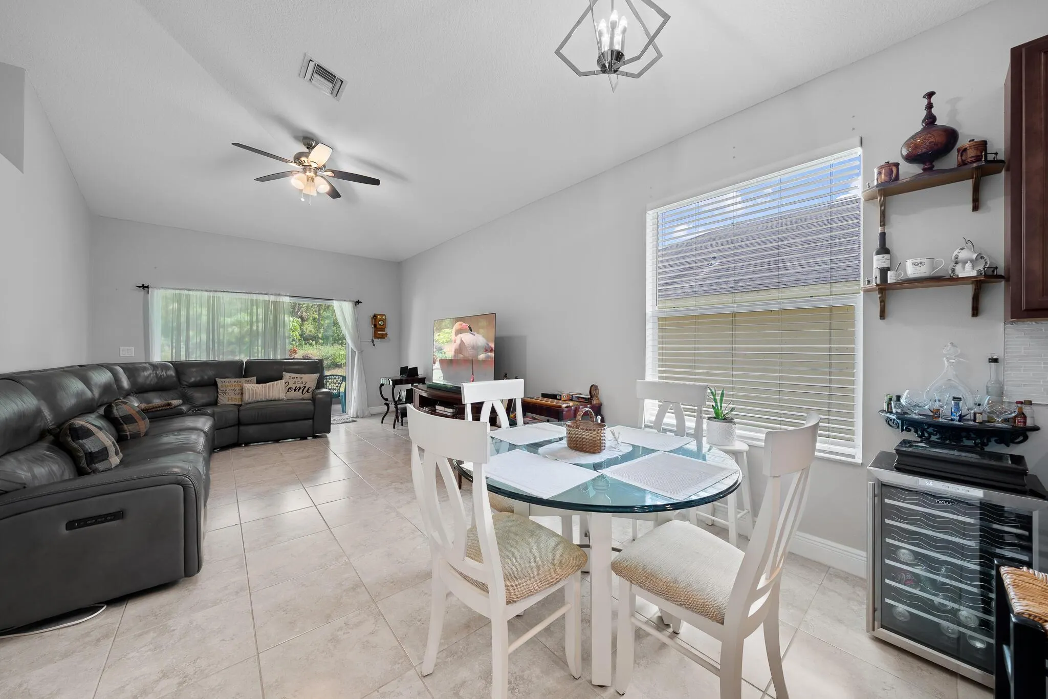 9760 Palm Breezes Dr Drive