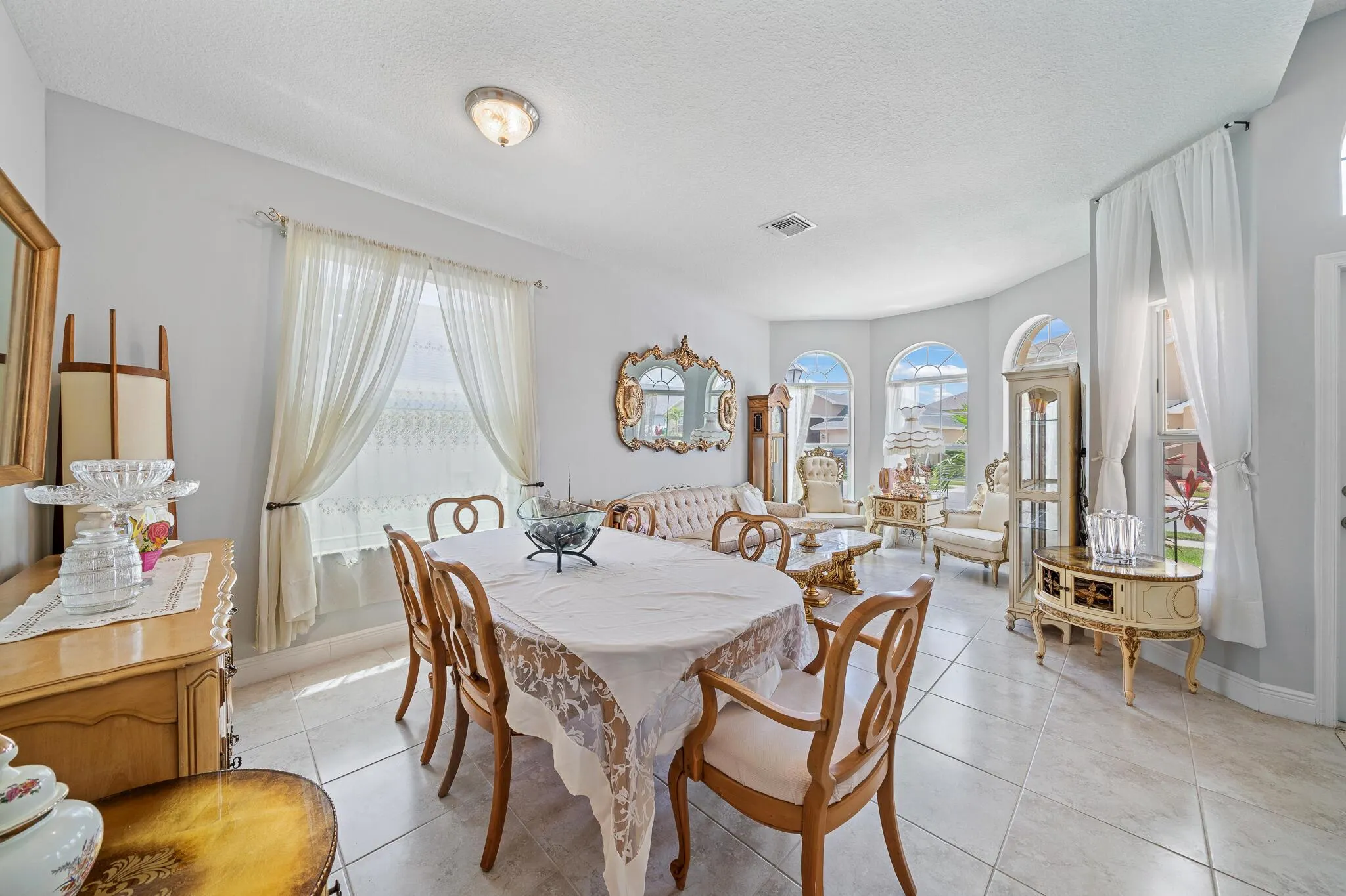 9760 Palm Breezes Dr Drive