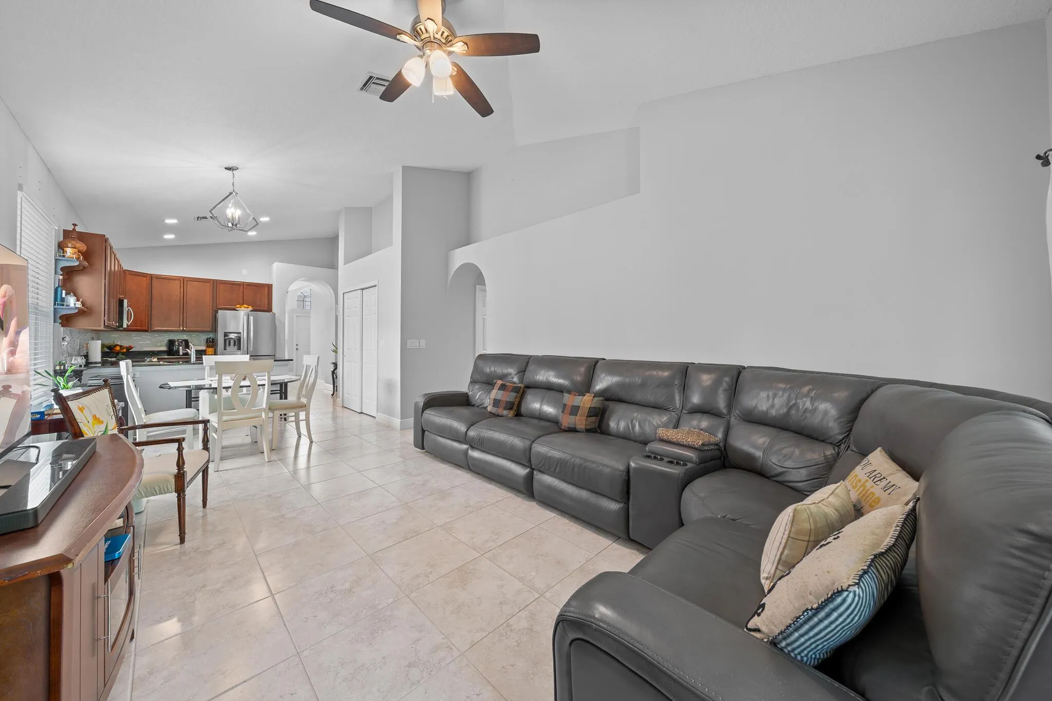 9760 Palm Breezes Dr Drive
