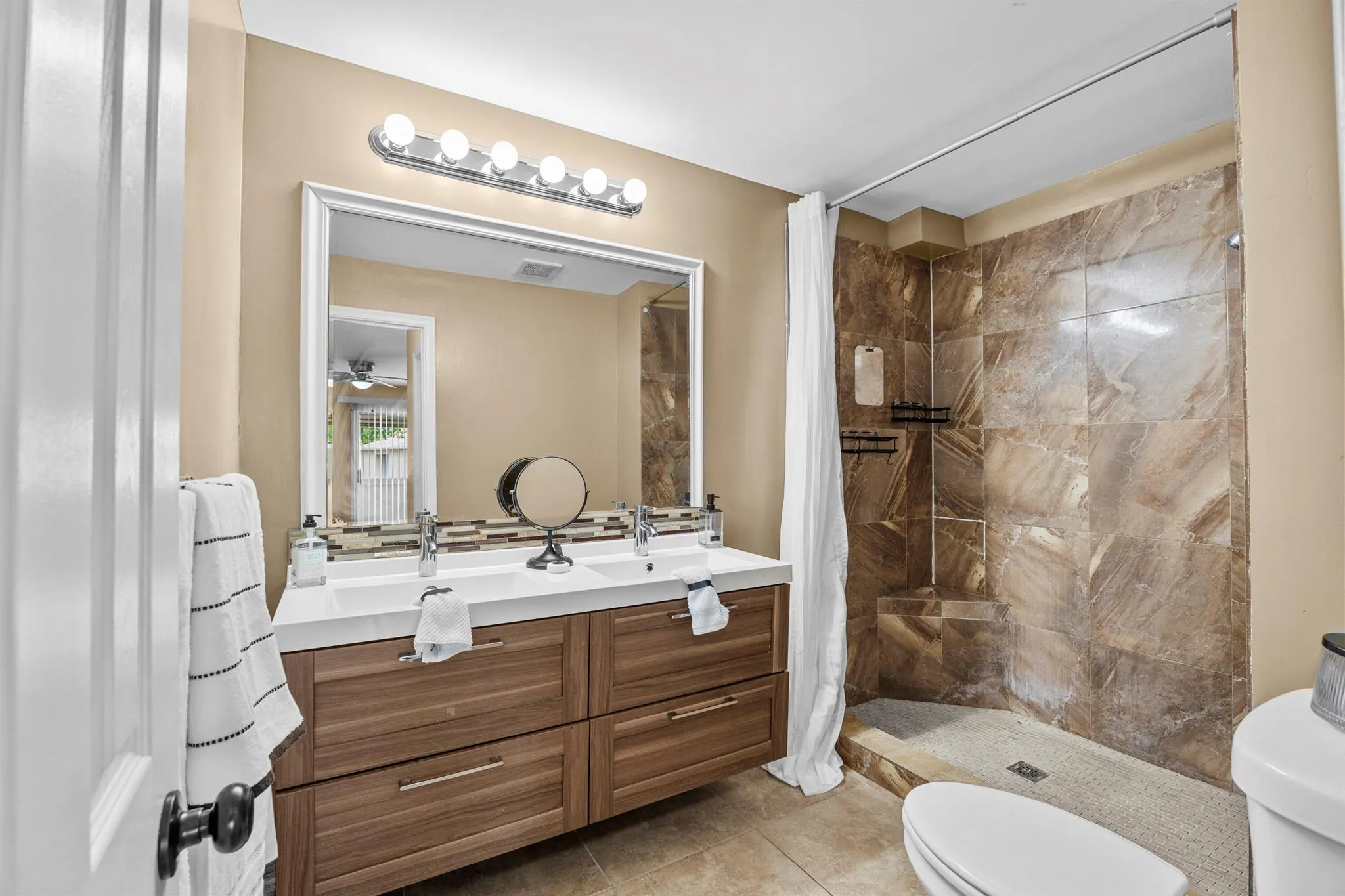 841 NW 82nd Avenue, #2