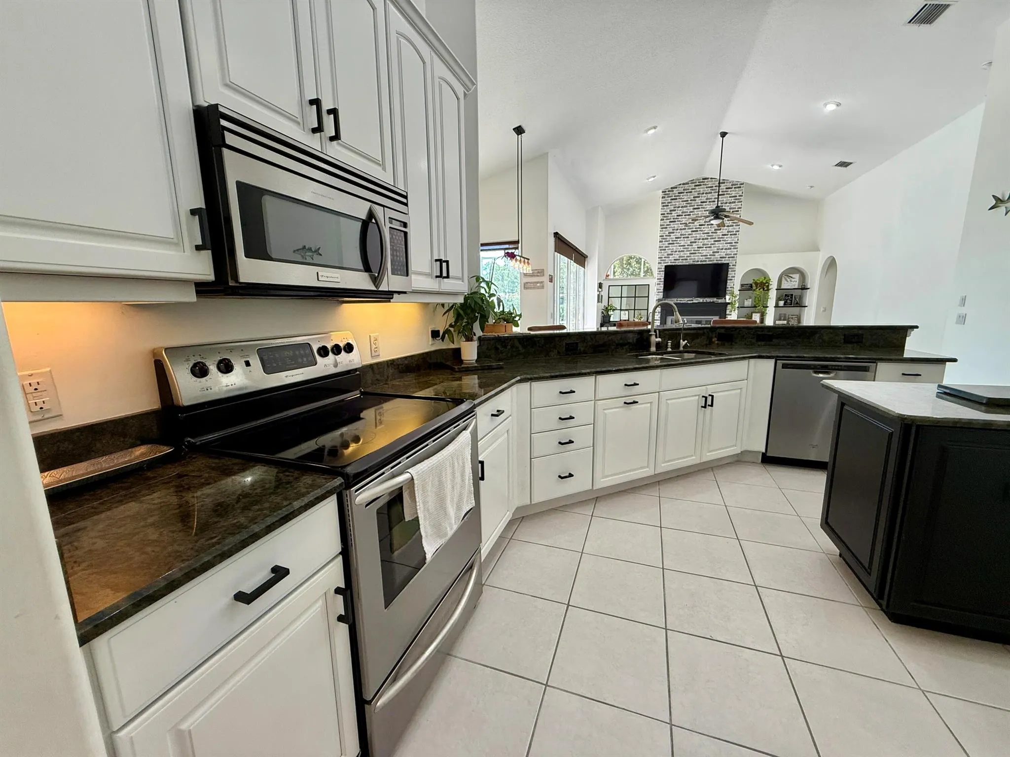 1043 SW Pigeon Plum Way