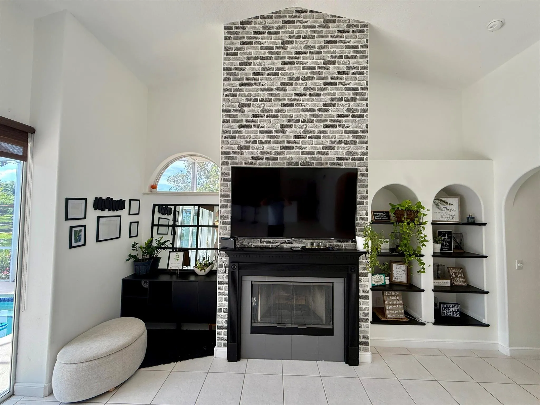 1043 SW Pigeon Plum Way