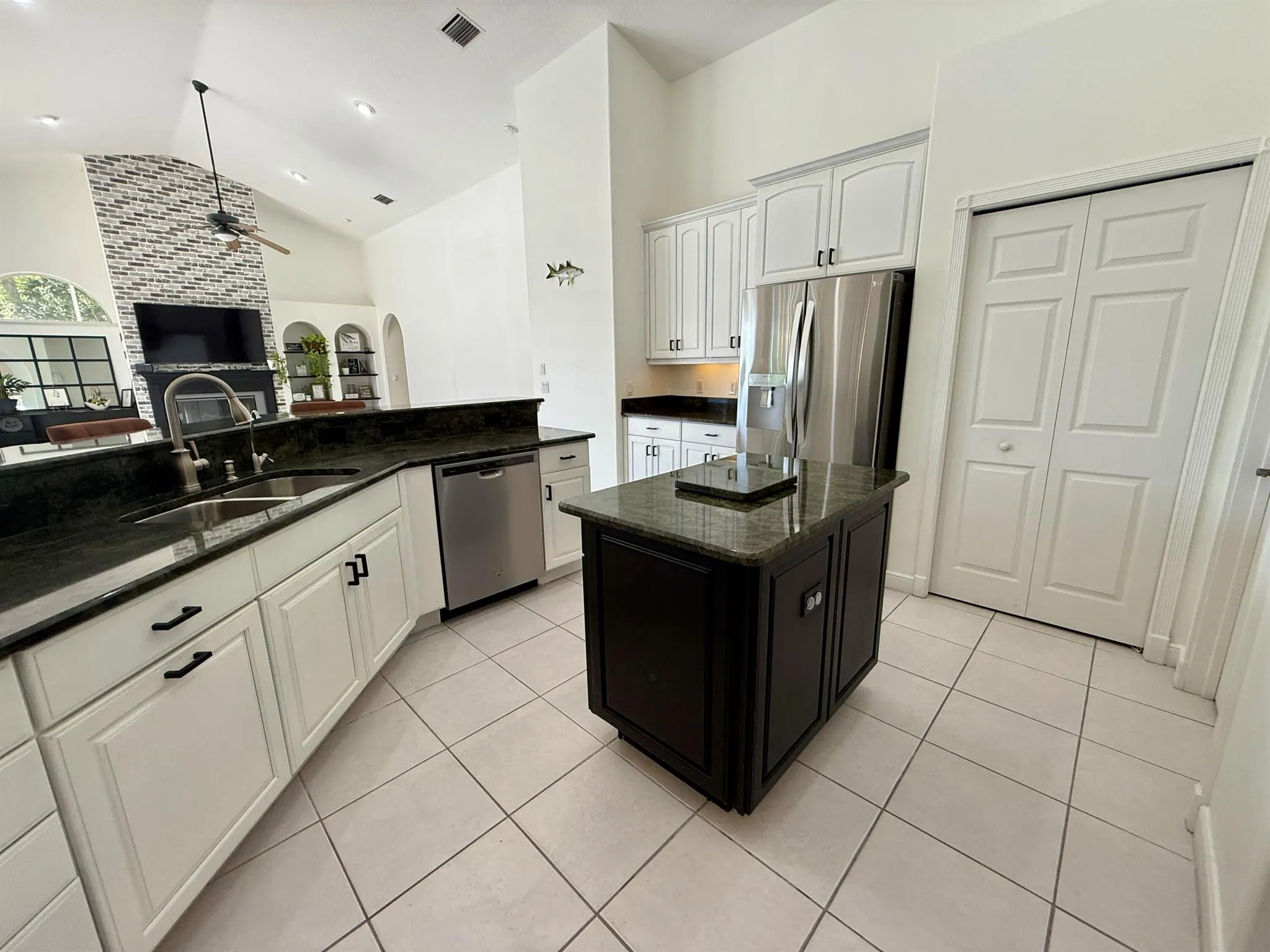 1043 SW Pigeon Plum Way