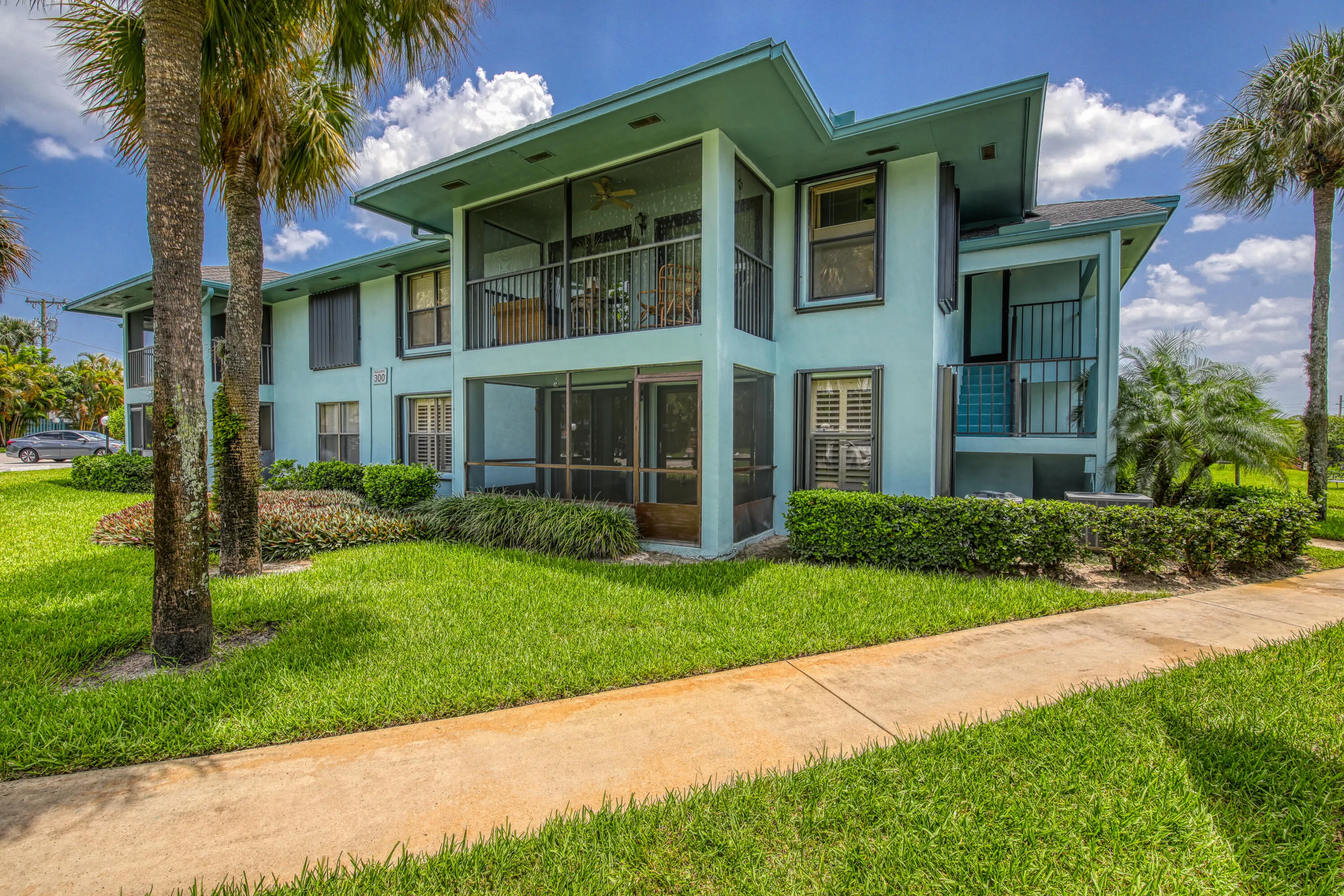 950 S Kanner Hwy, #303