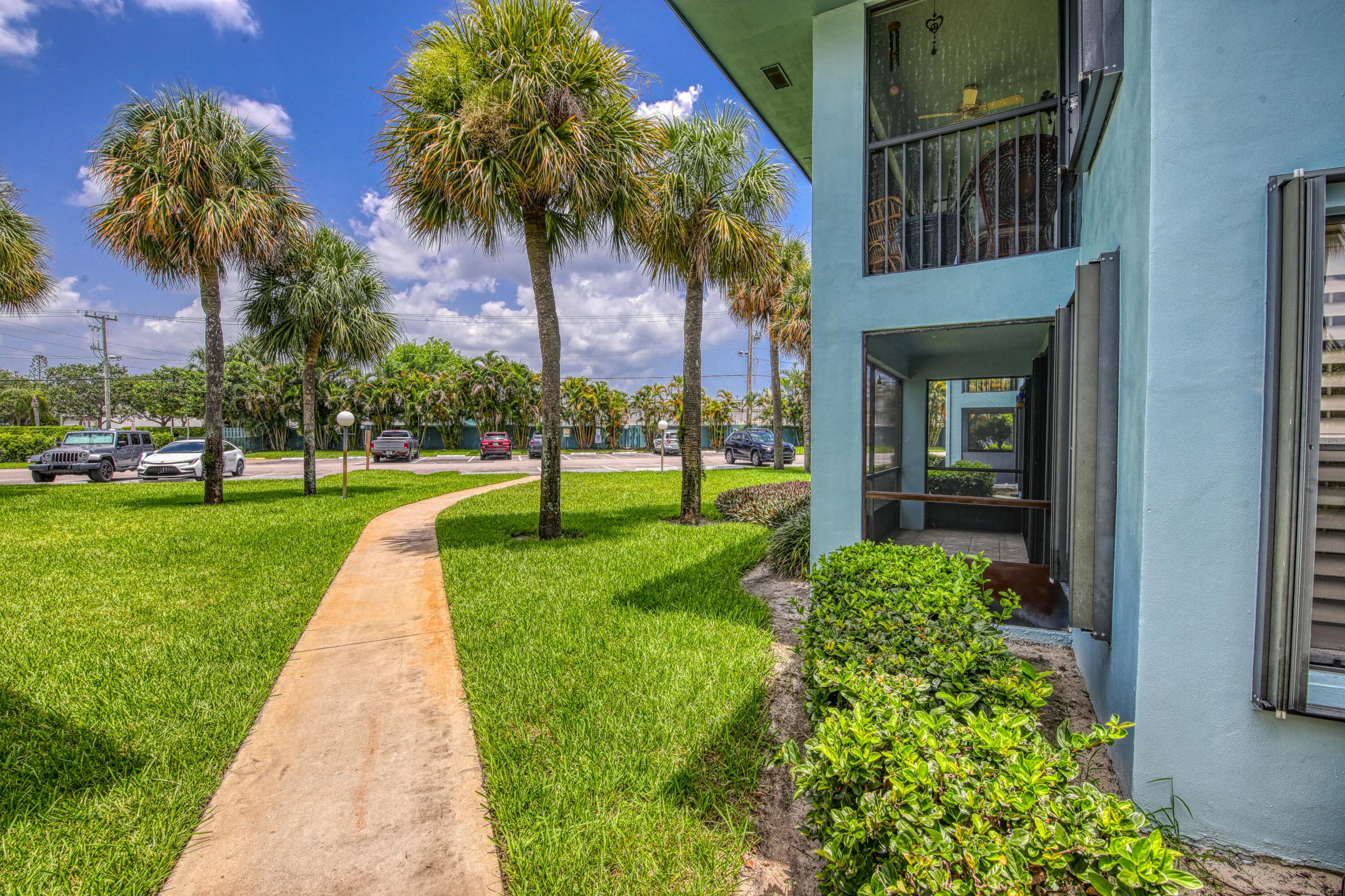 950 S Kanner Hwy, #303