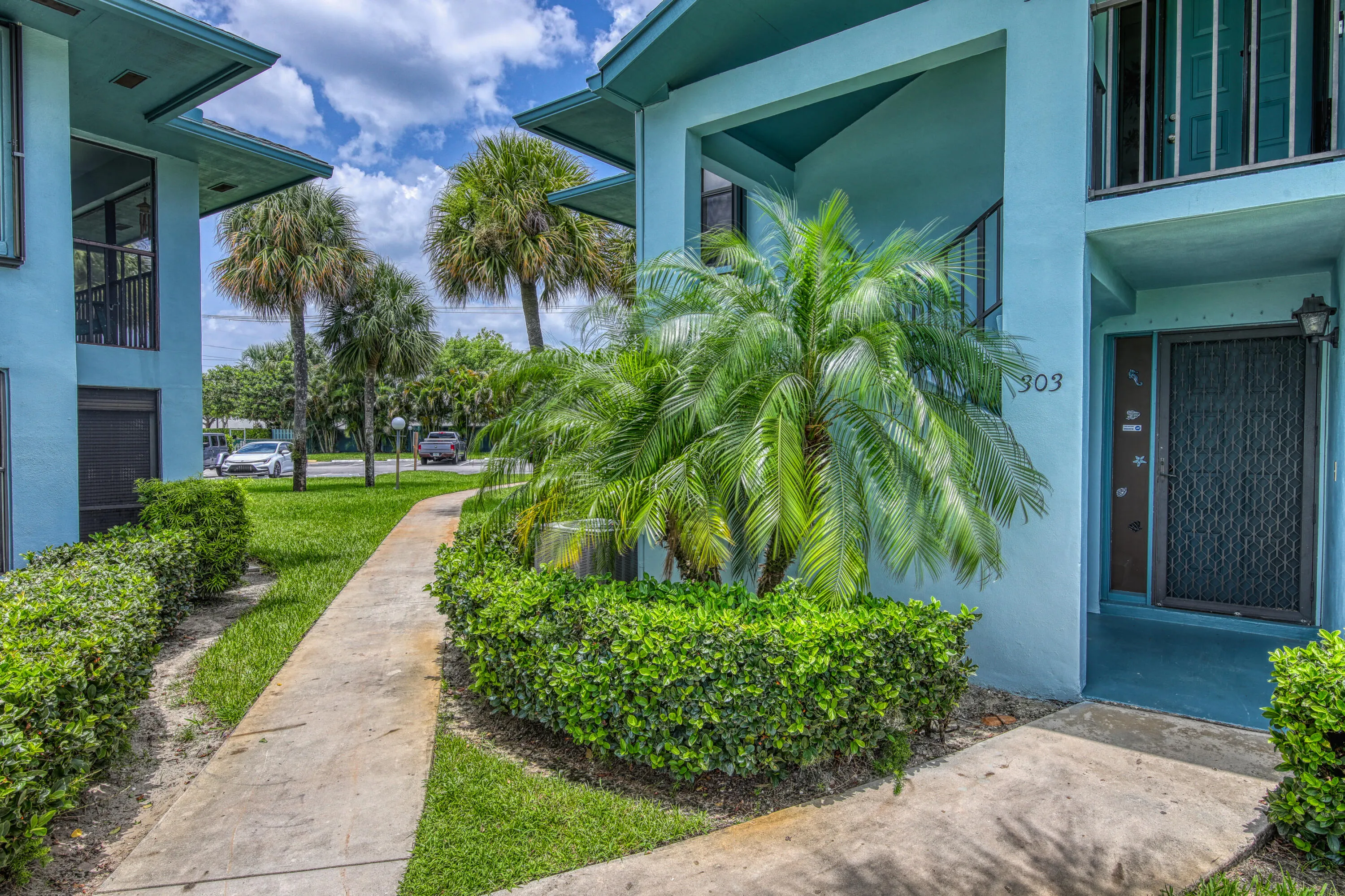 950 S Kanner Hwy, #303