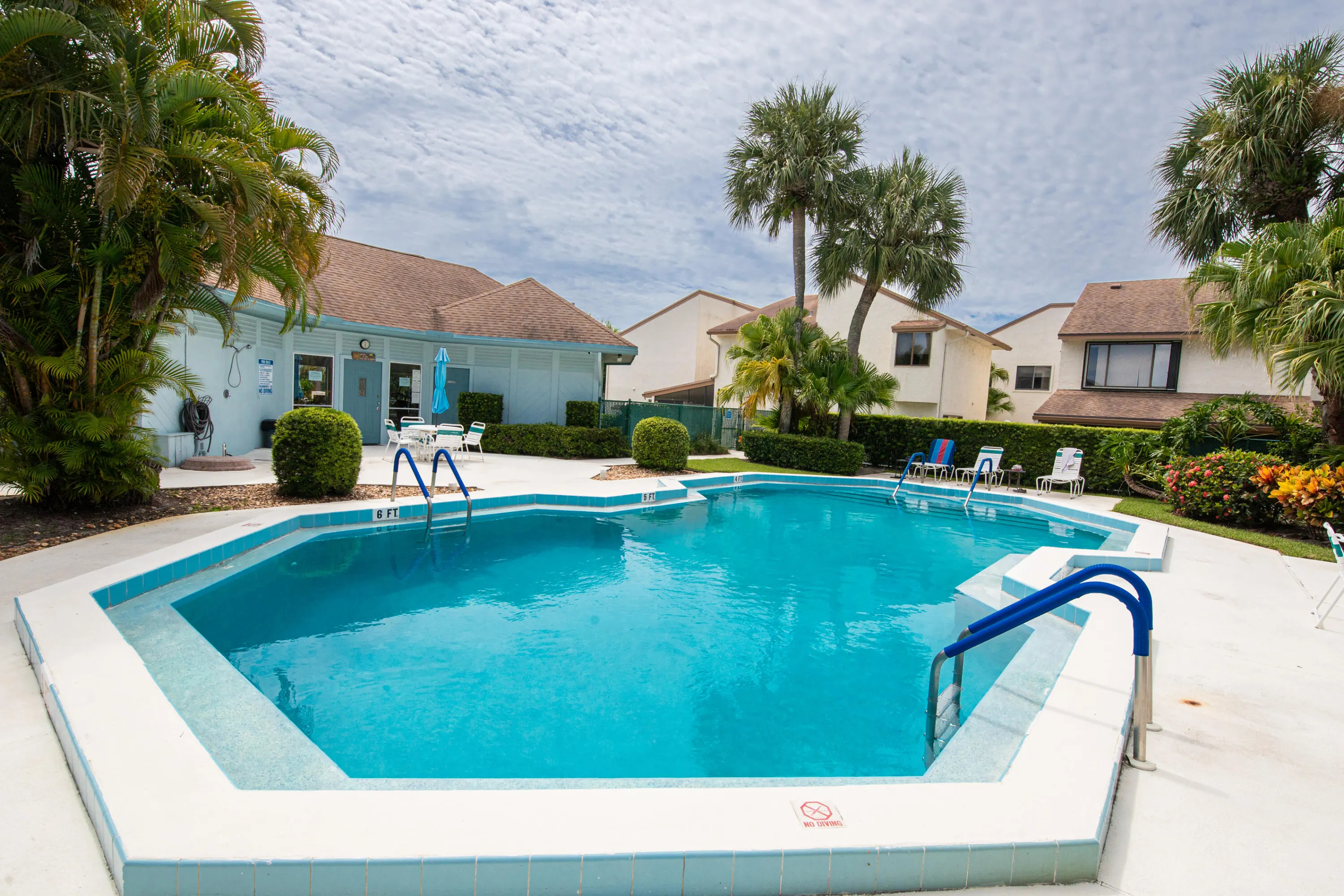 950 S Kanner Hwy, #303