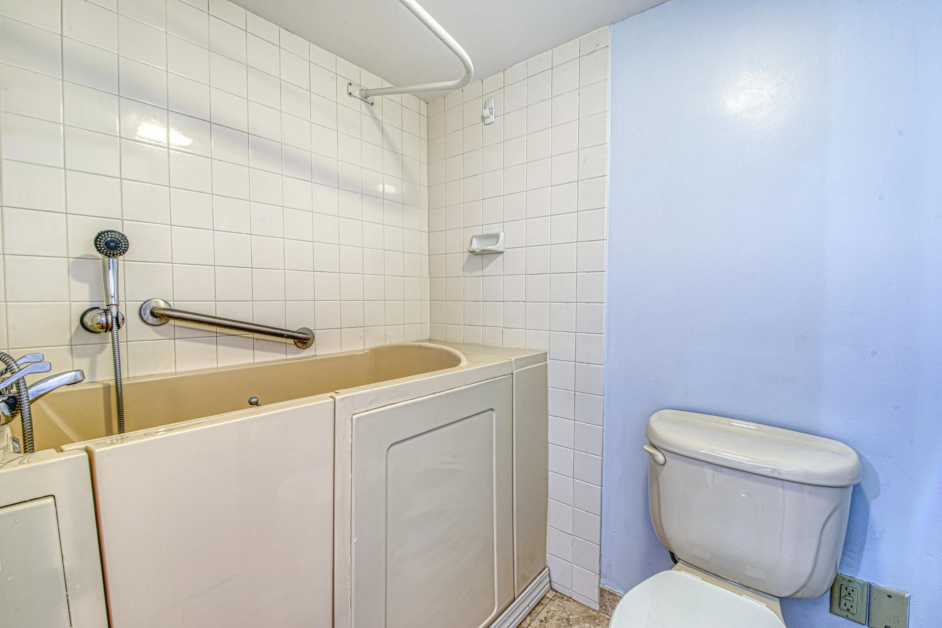 950 S Kanner Hwy, #303