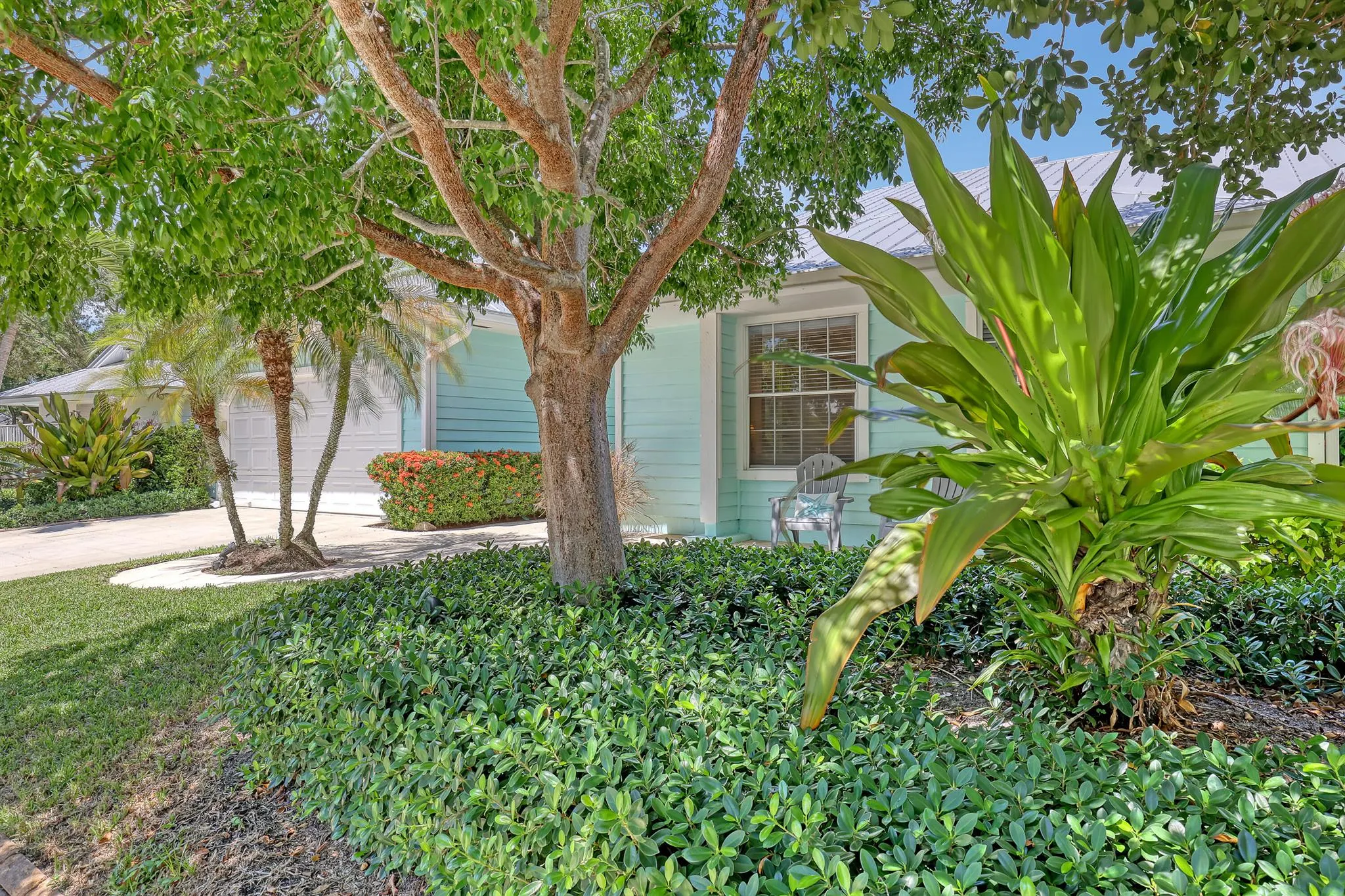 104 Colony Way E