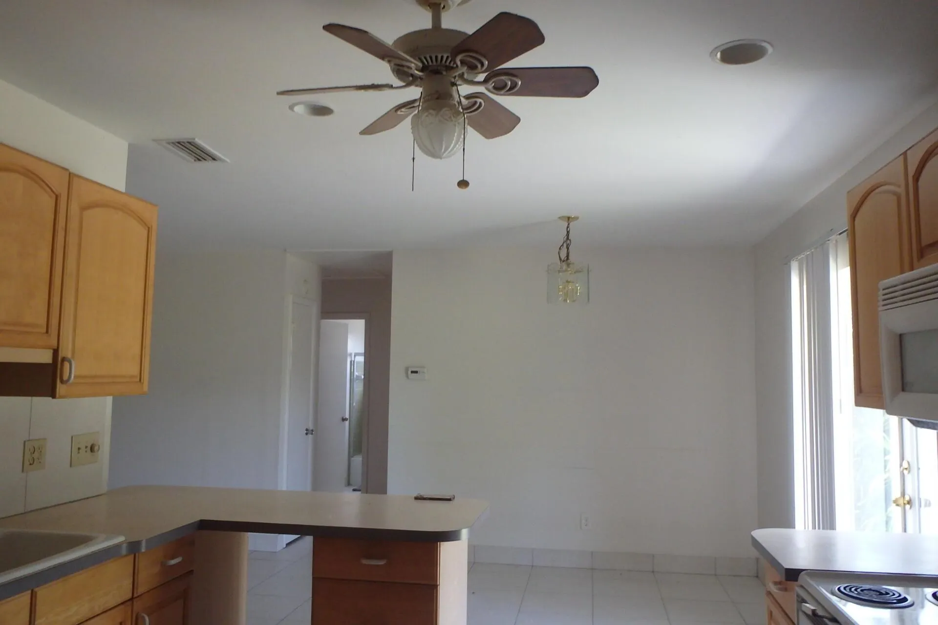 918 SE Dolphin Drive
