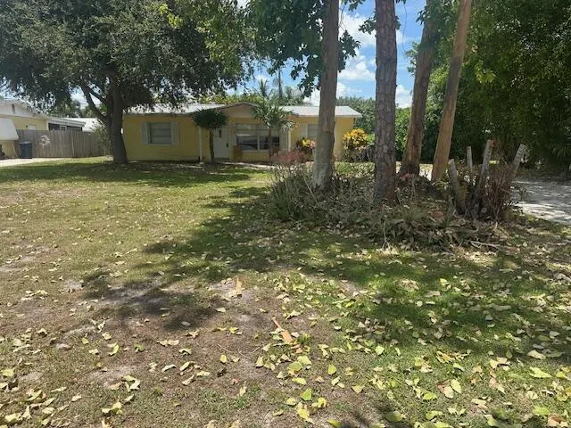 918 SE Dolphin Drive