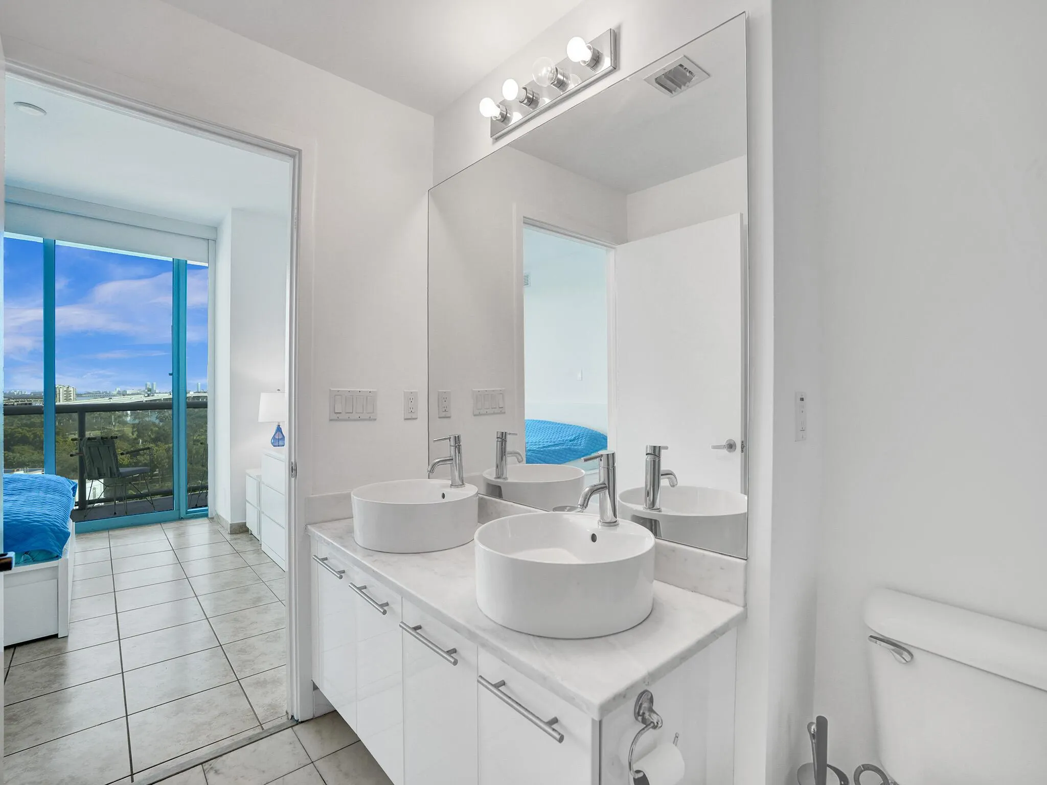 888 Biscayne Boulevard, #811