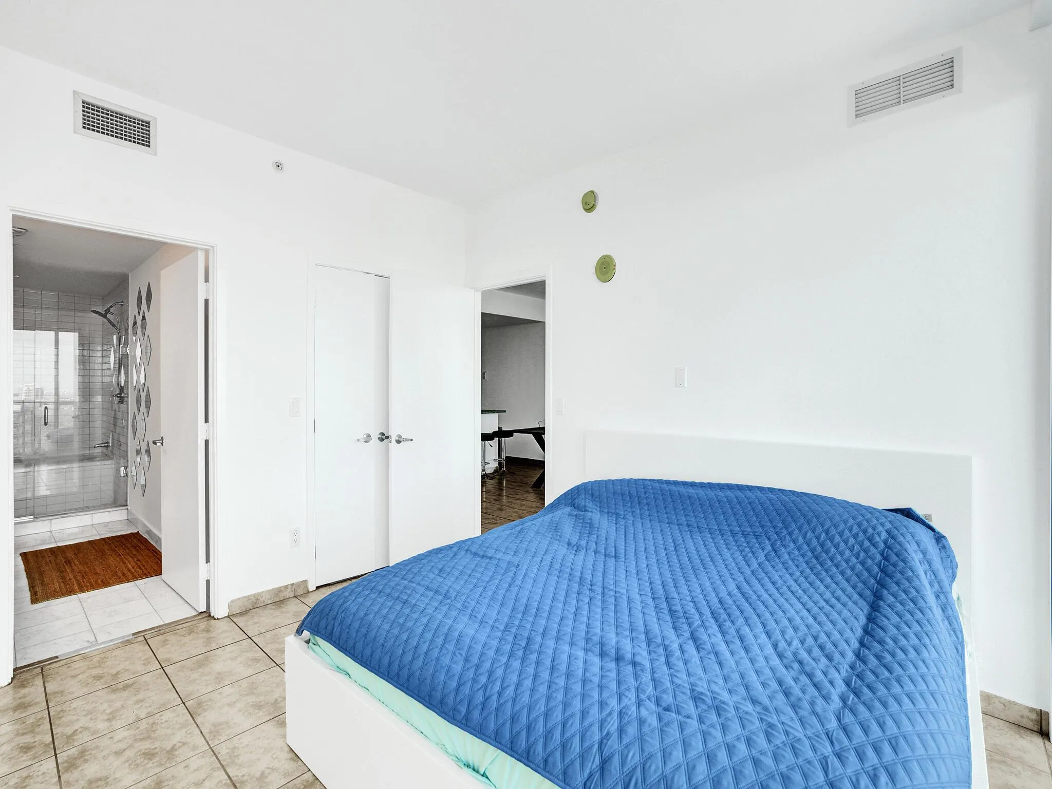 888 Biscayne Boulevard, #811