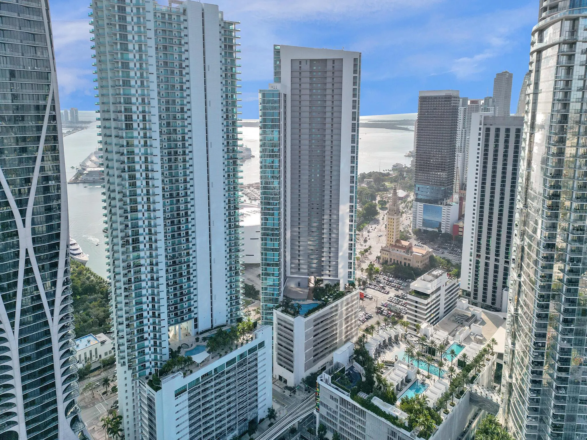 888 Biscayne Boulevard, #811