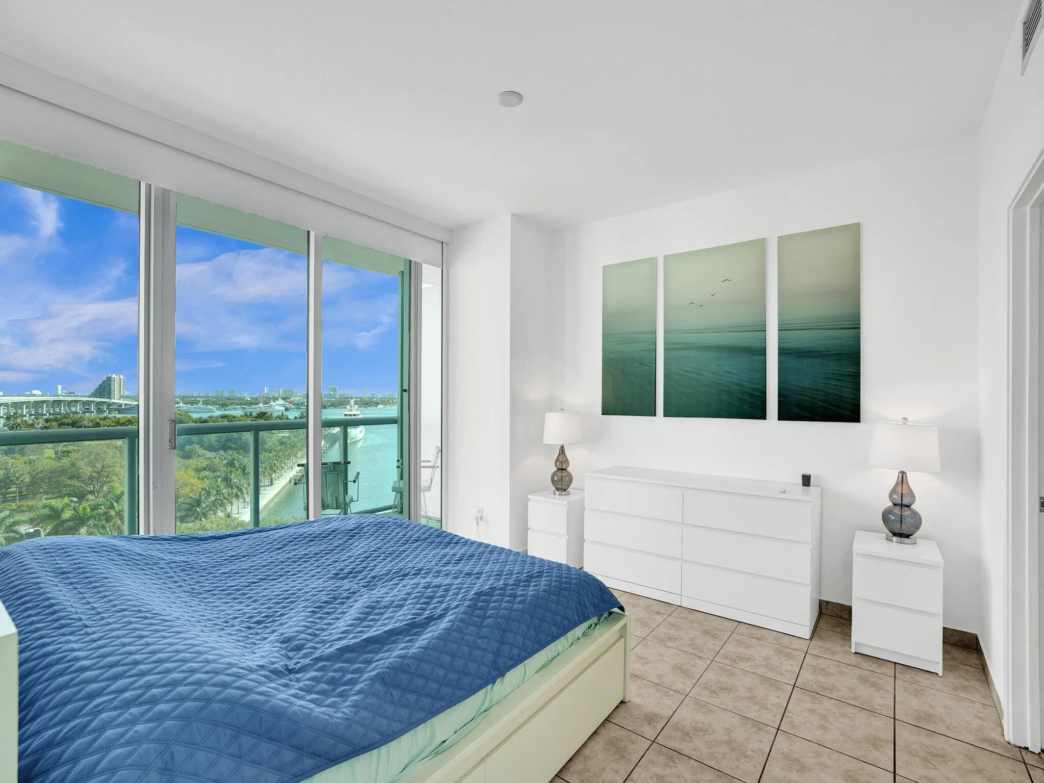 888 Biscayne Boulevard, #811