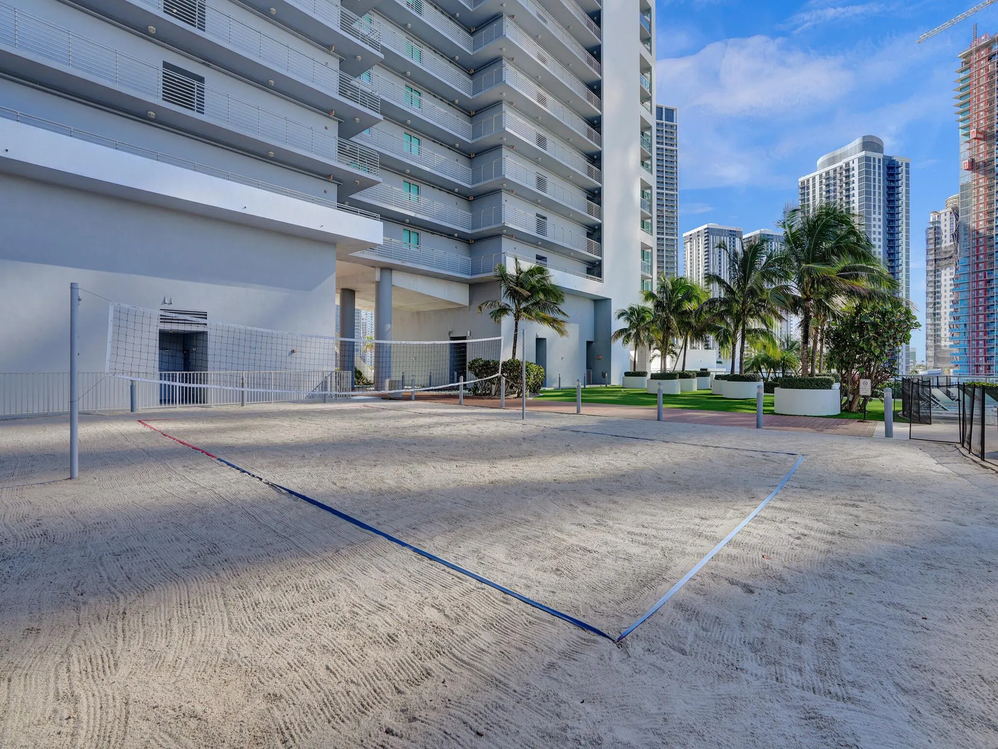 888 Biscayne Boulevard, #811