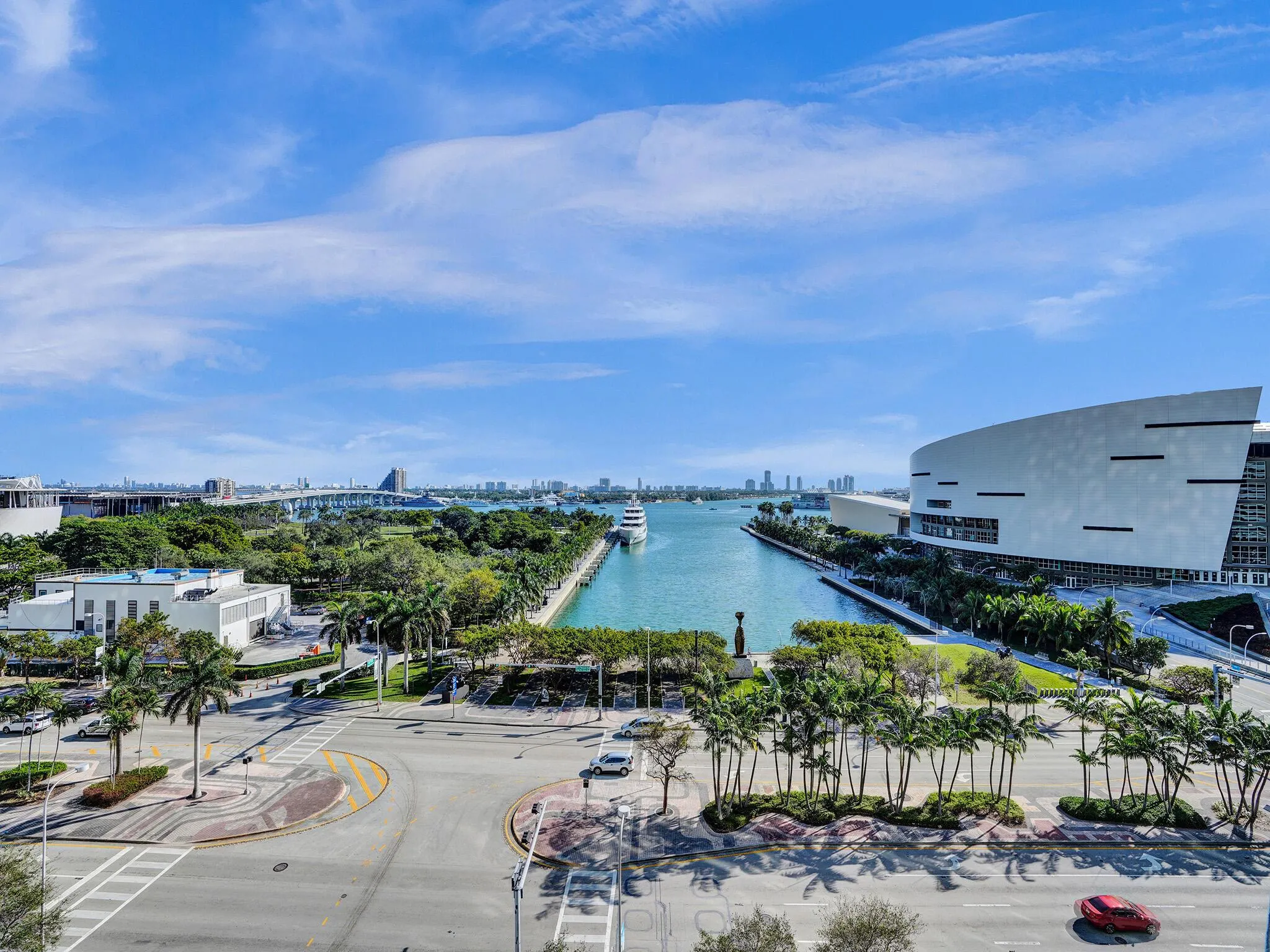 888 Biscayne Boulevard, #811