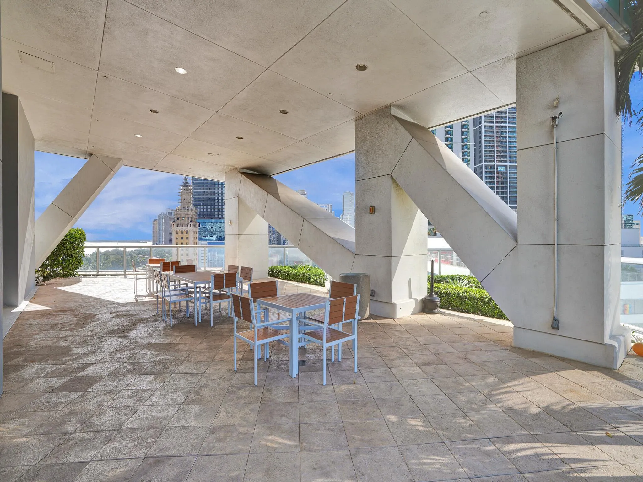 888 Biscayne Boulevard, #811
