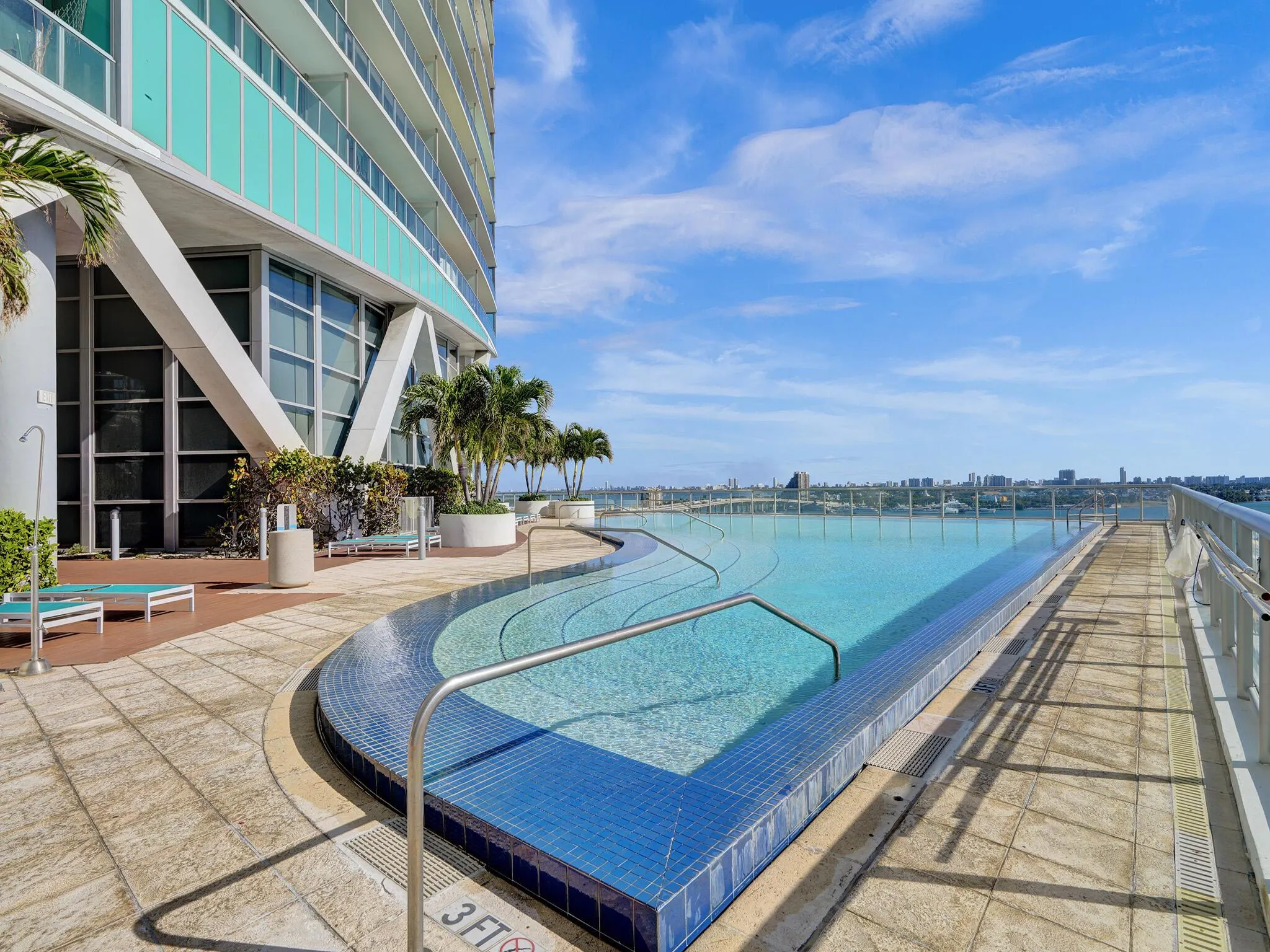 888 Biscayne Boulevard, #811