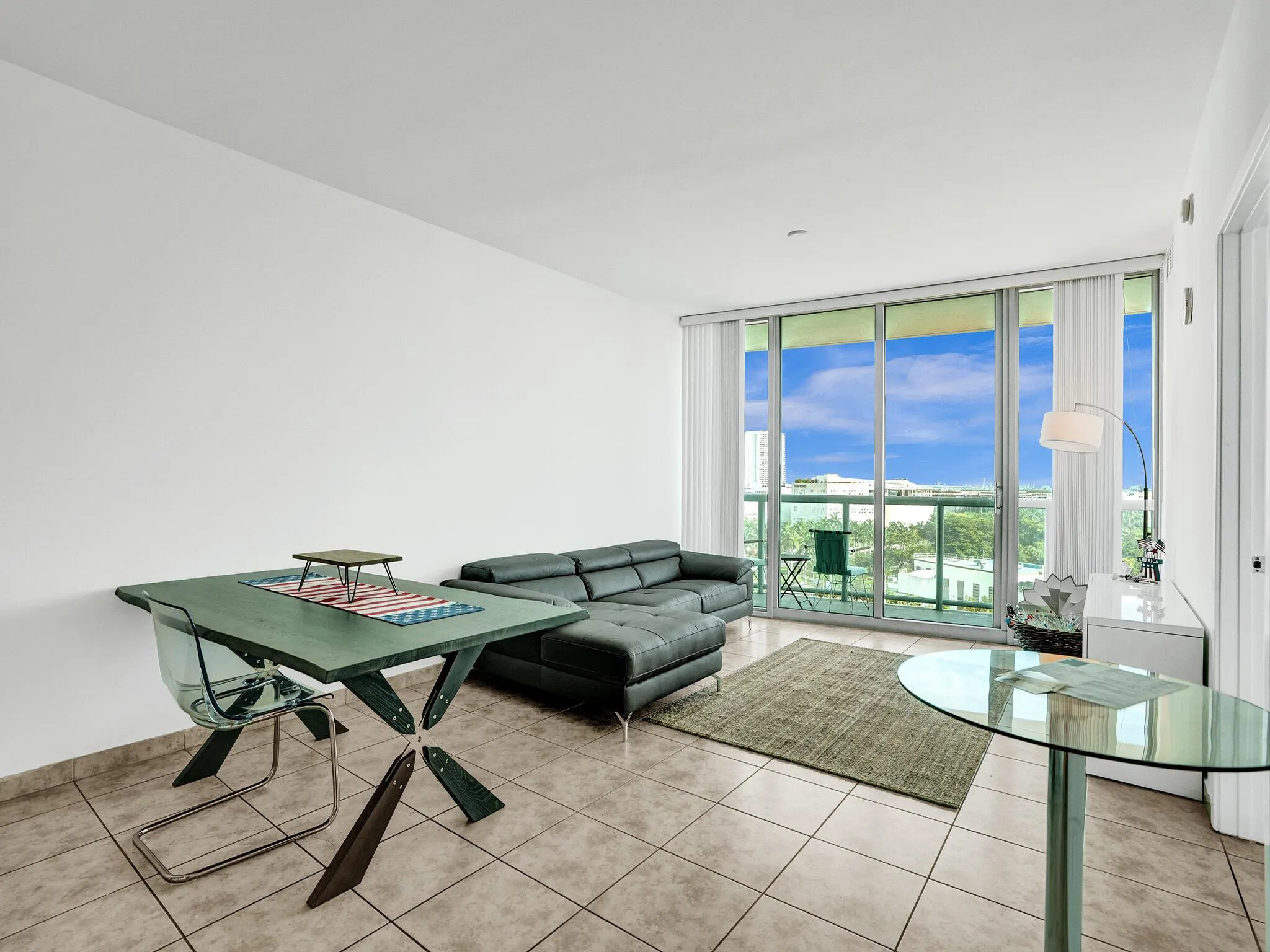 888 Biscayne Boulevard, #811