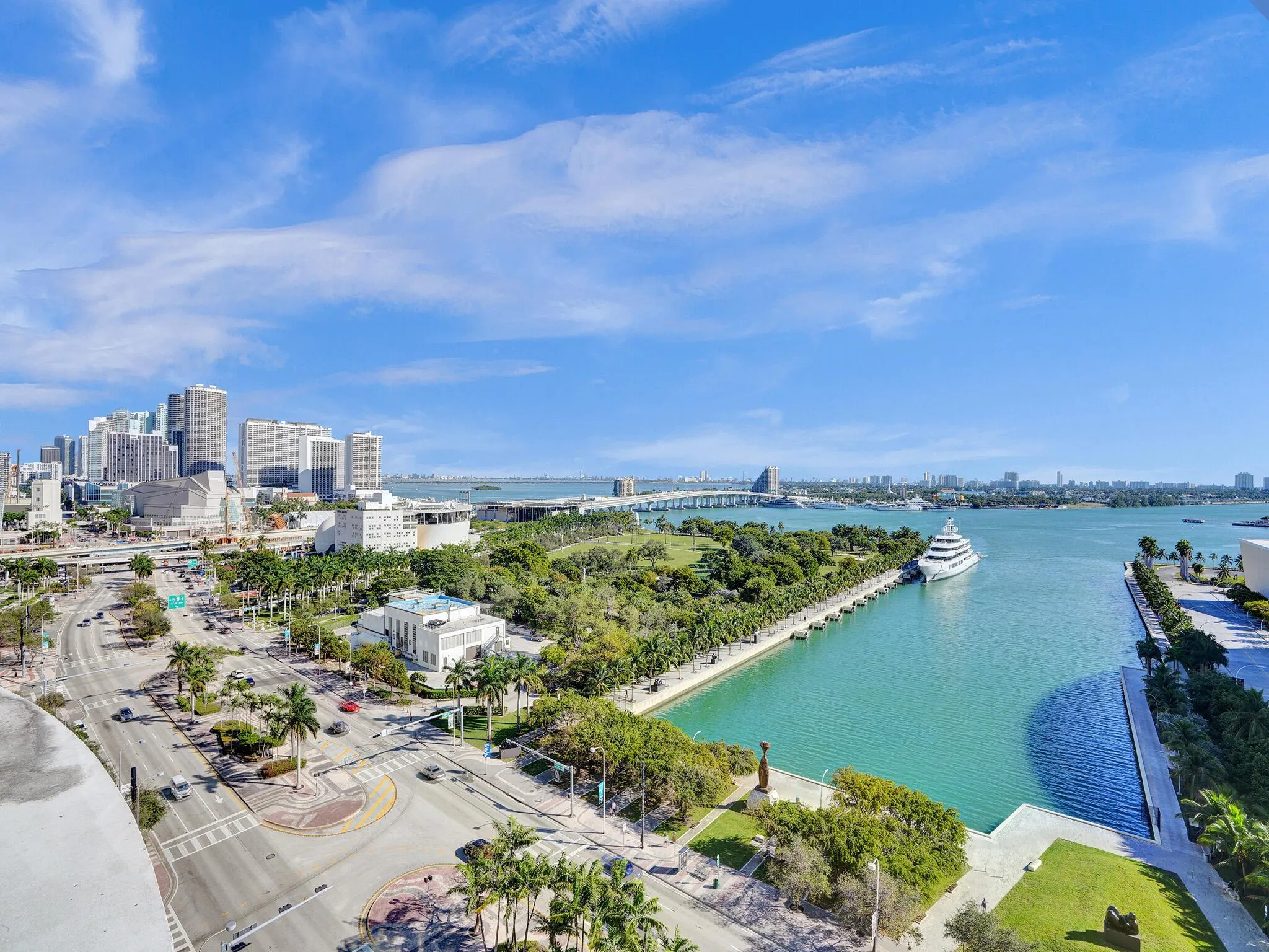 888 Biscayne Boulevard, #811